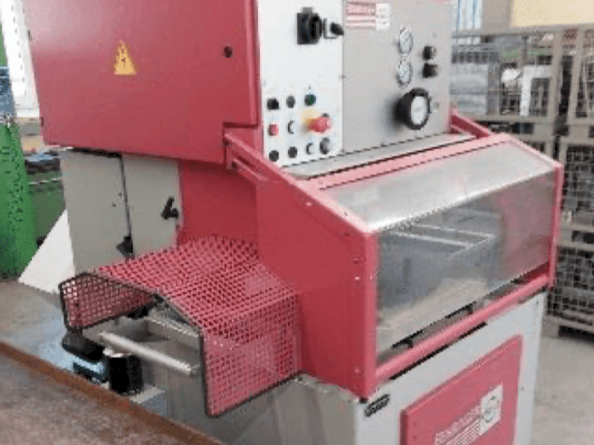 Vooraanzicht van Behringer EISELE PSU 450 H machine