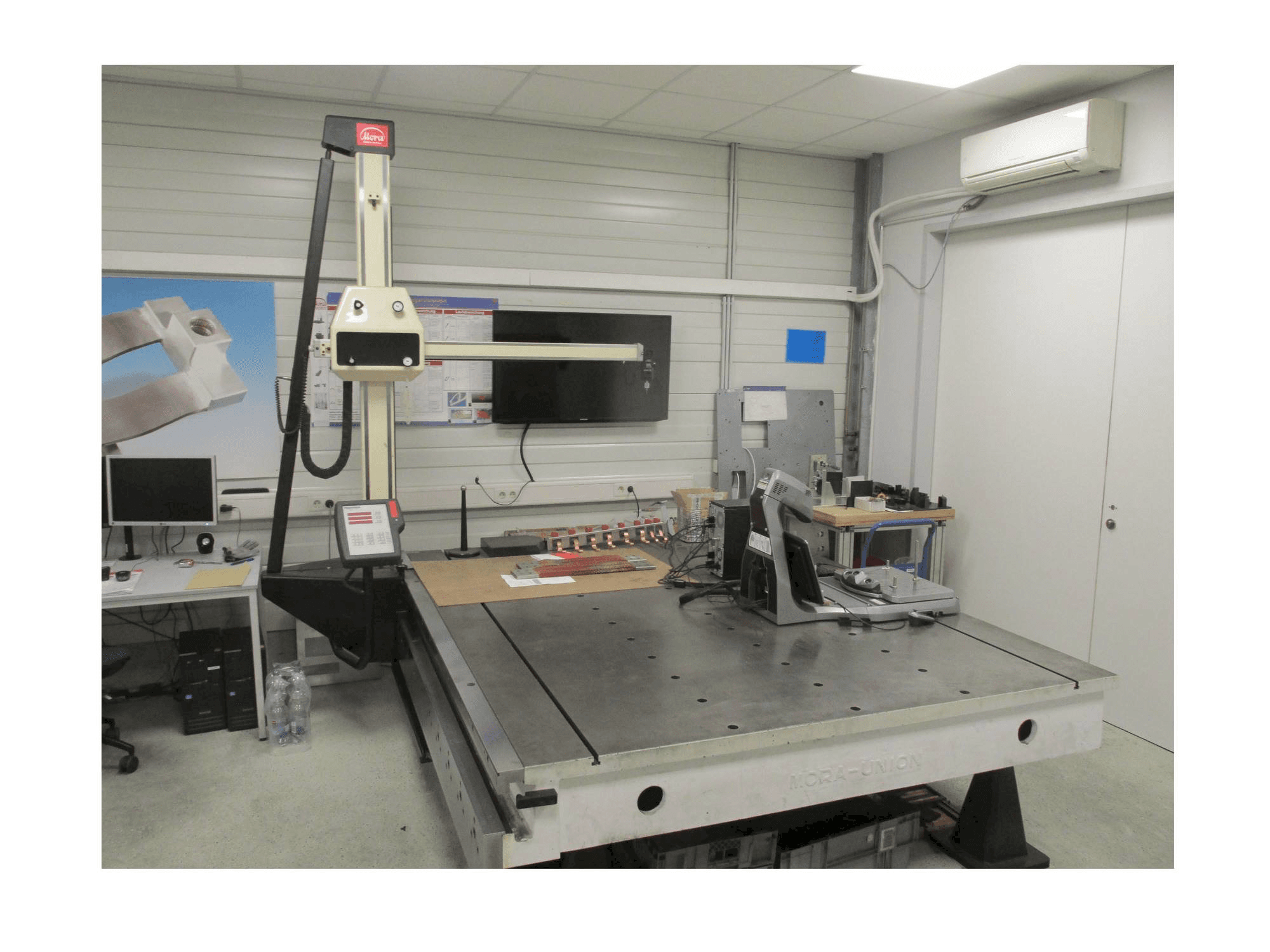 Vooraanzicht van Mora Console Version Assistant machine