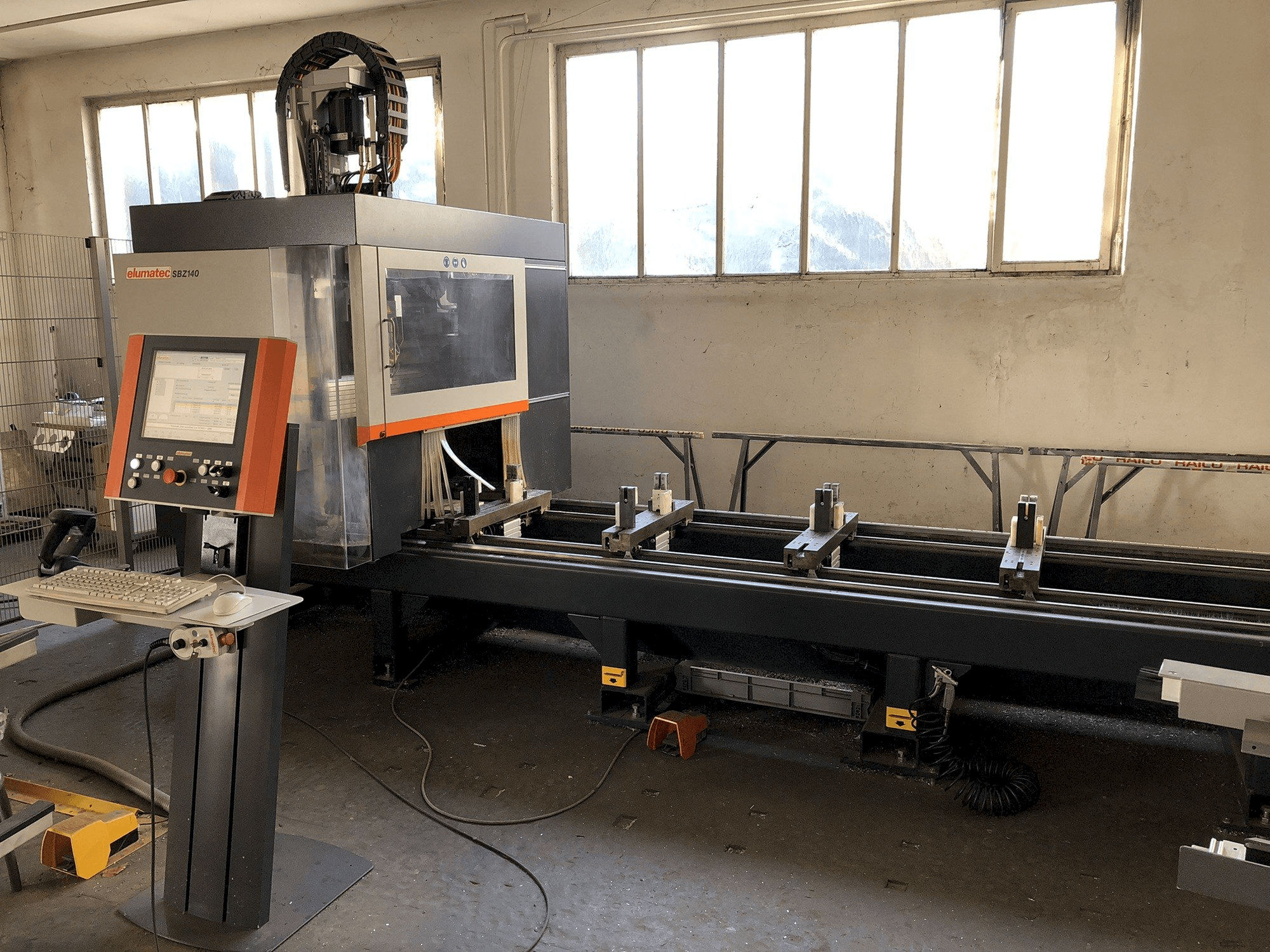 Vooraanzicht van Elumatec SBZ 140/60 machine