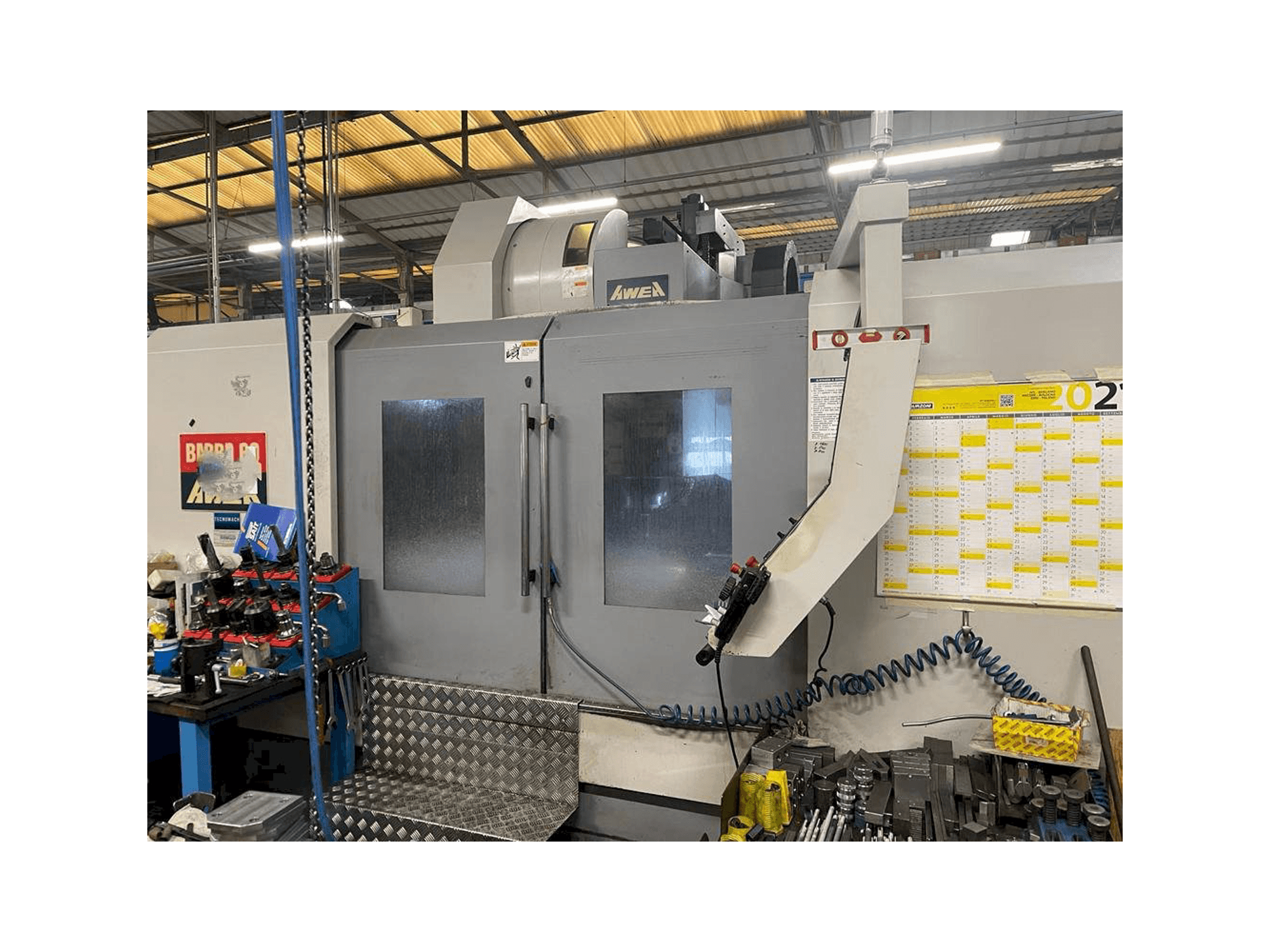 Vooraanzicht van AWEA BM-1600 machine