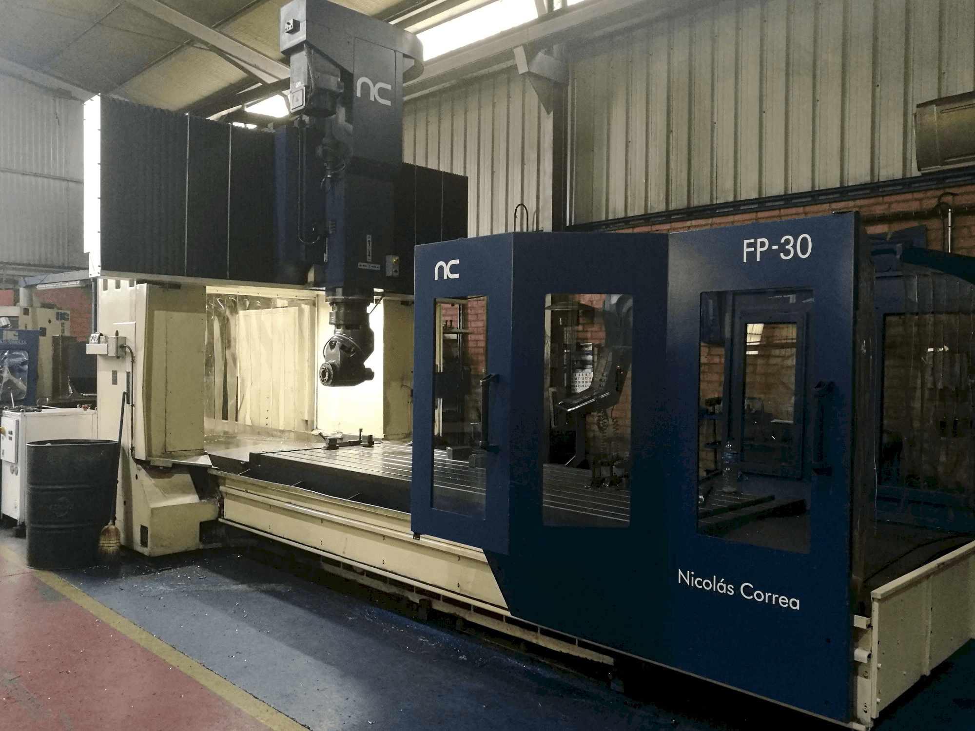 Recht aanzicht van Correa FP 30/35 machine