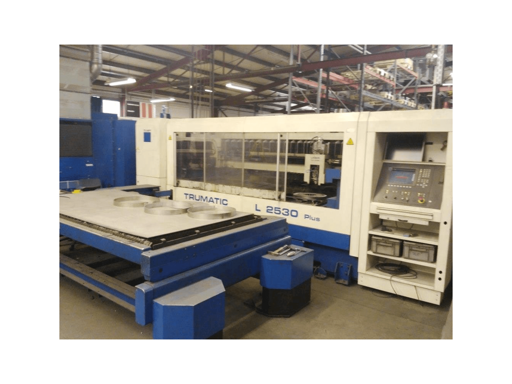 Vooraanzicht van Trumpf TRUMATIC L 2530 machine