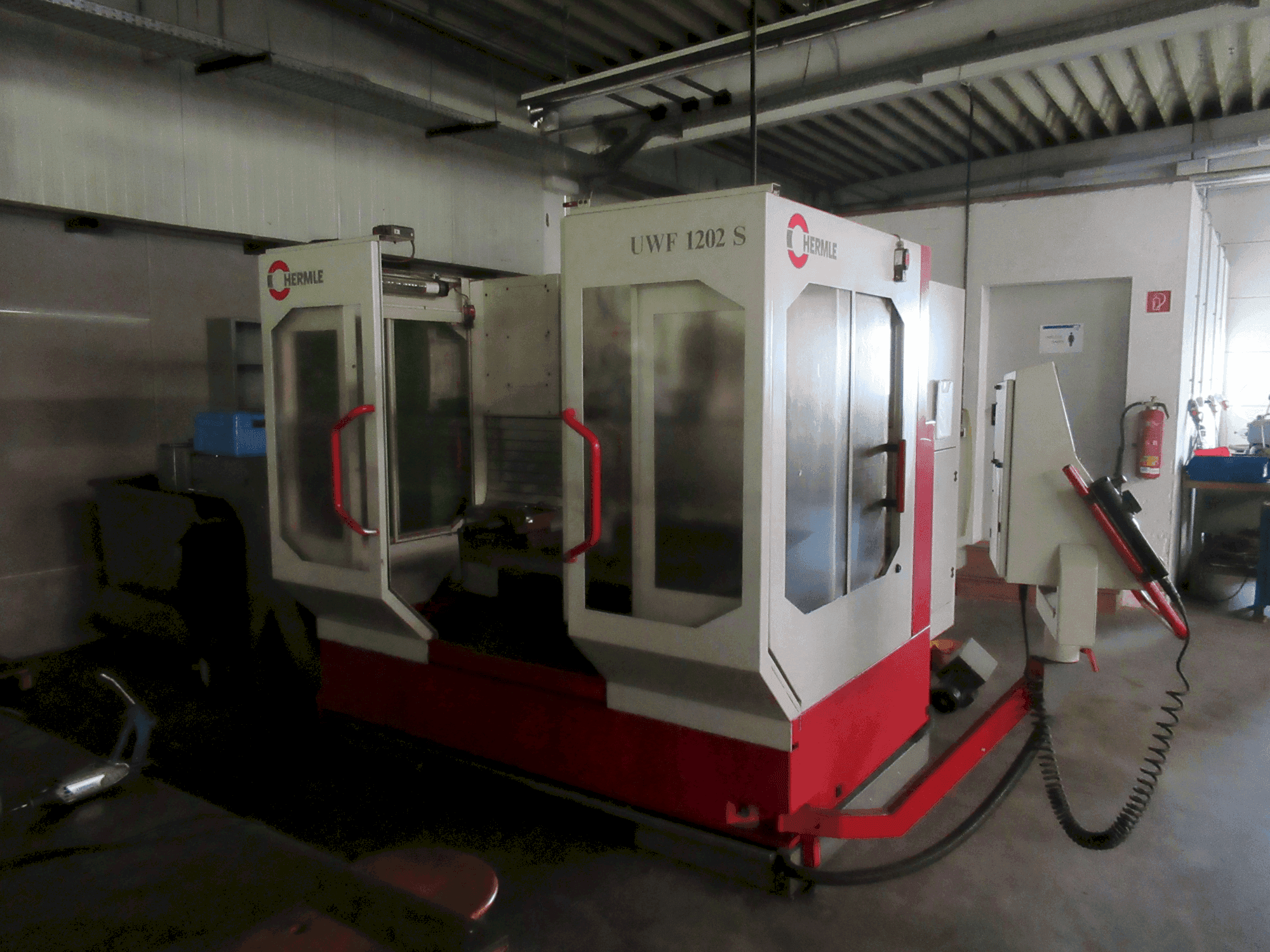 Vooraanzicht van HERMLE UWF 1202 S machine