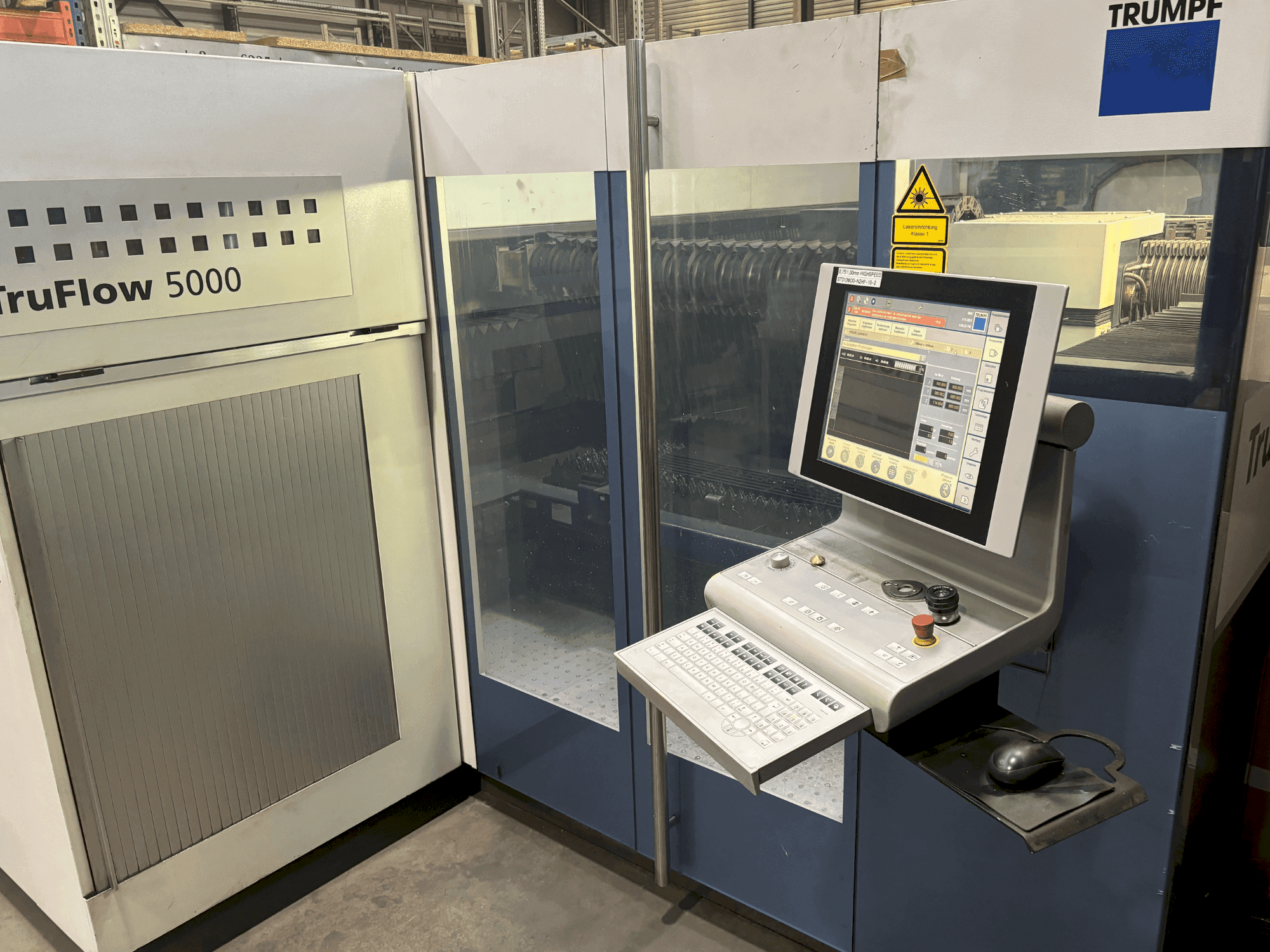 Vooraanzicht van TRUMPF TruLaser 3030 machine