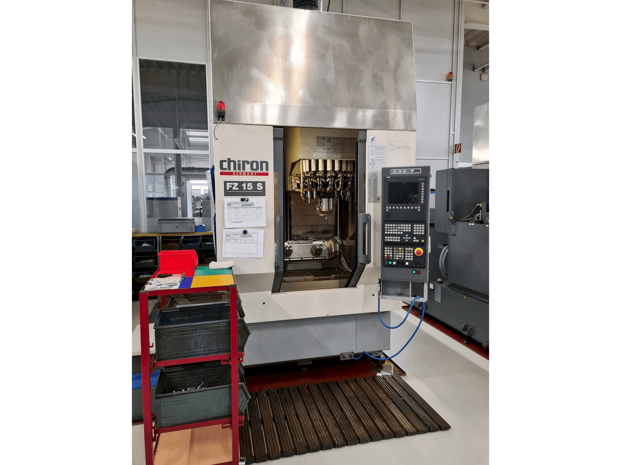 Vooraanzicht van CHIRON FZ 15 S machine