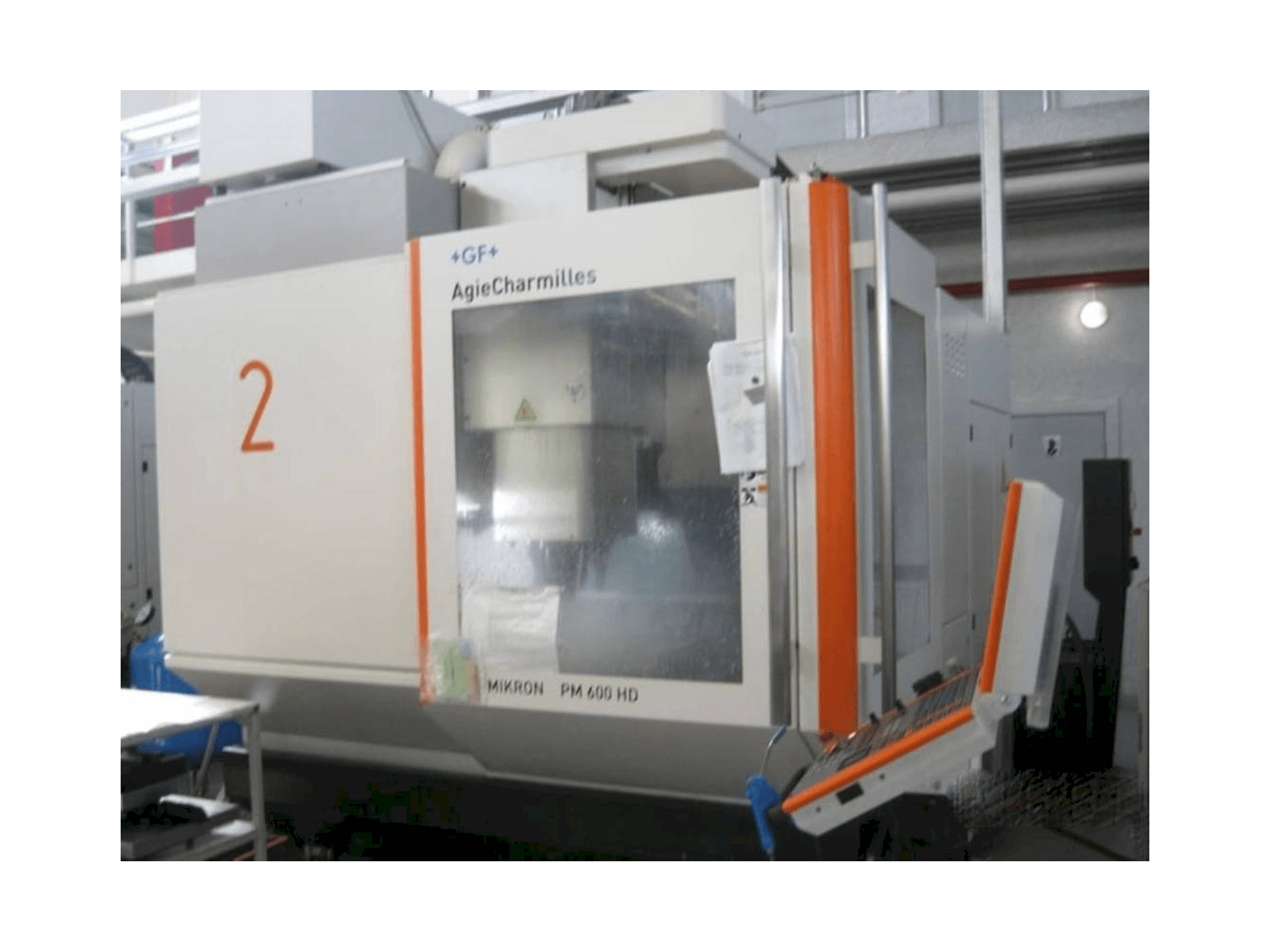 Vooraanzicht van AgieCharmilles Mikron HPM 600 HD machine