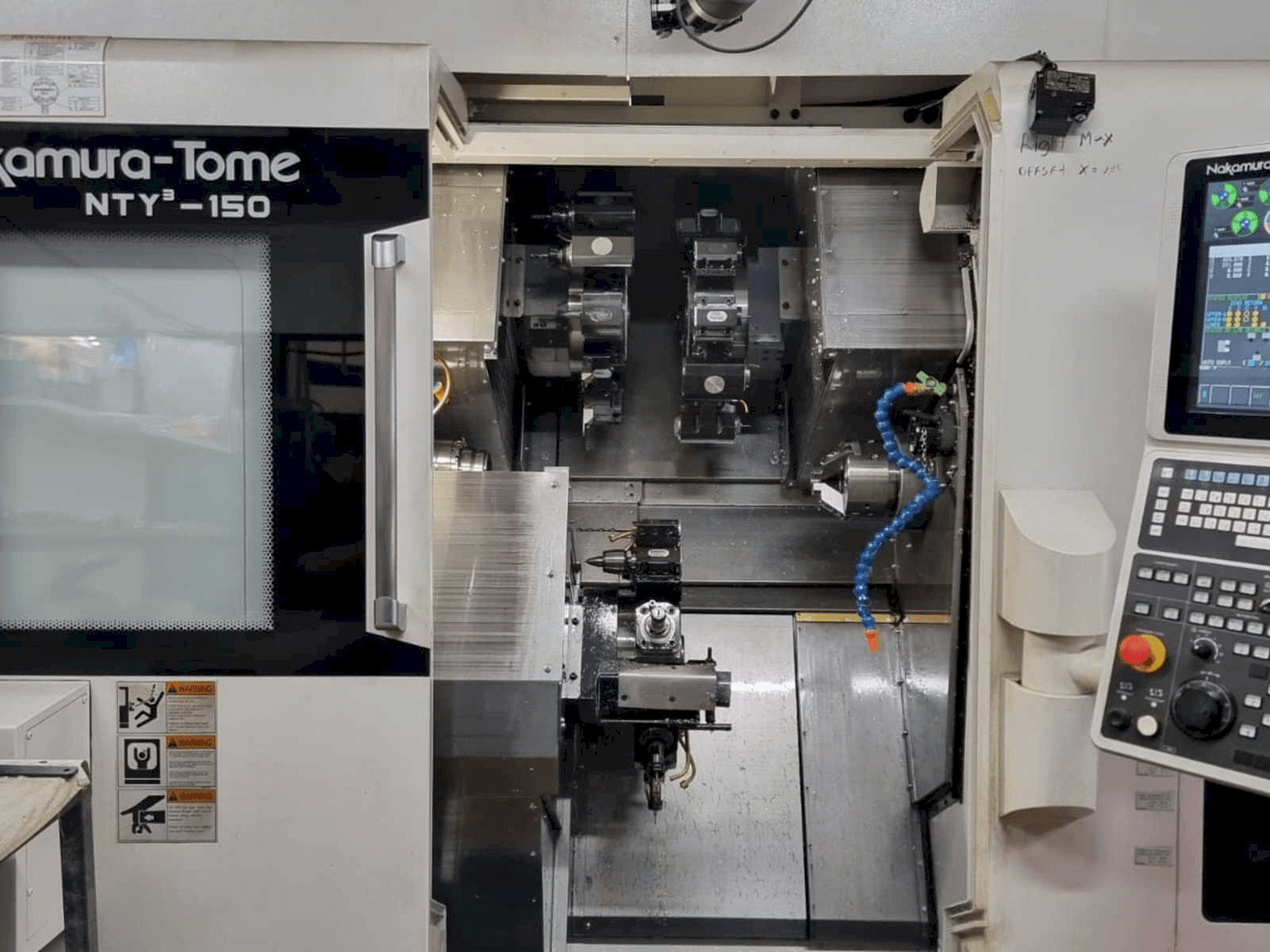 Vooraanzicht van NAKAMURA-TOME NTY3-150 machine