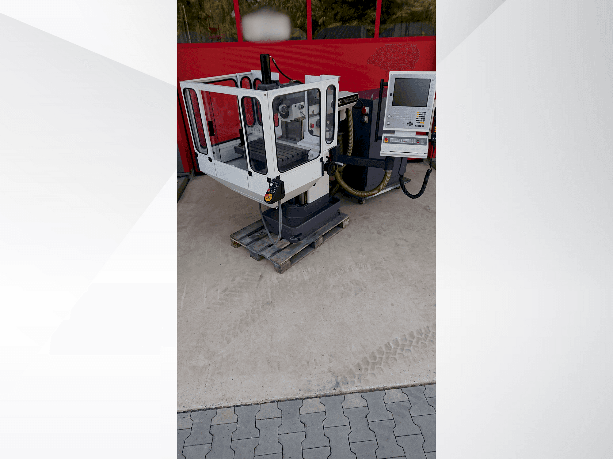 Vooraanzicht van DECKEL FP2NC machine