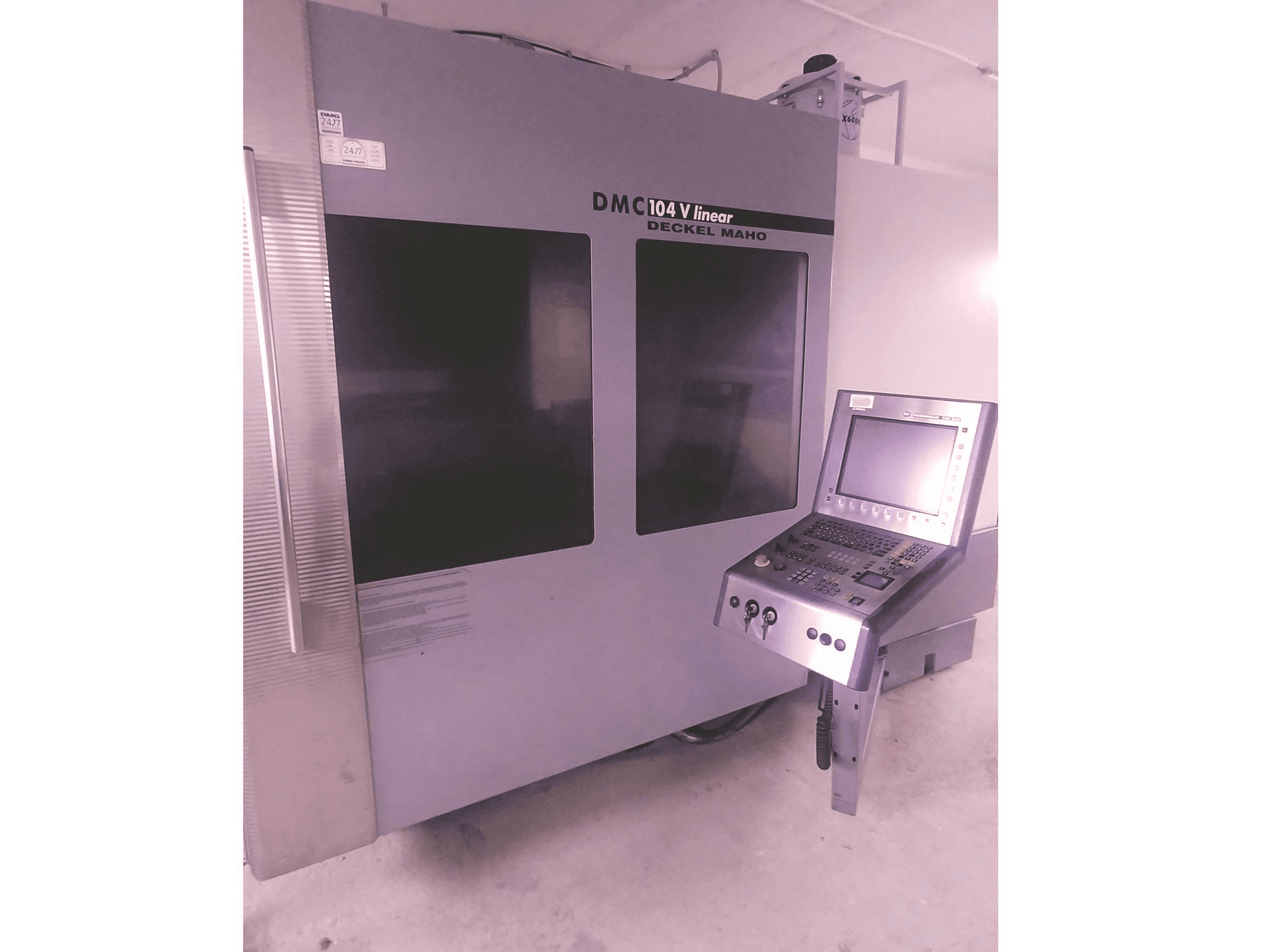 Vooraanzicht van DECKEL MAHO Dmc 104 V Linear machine