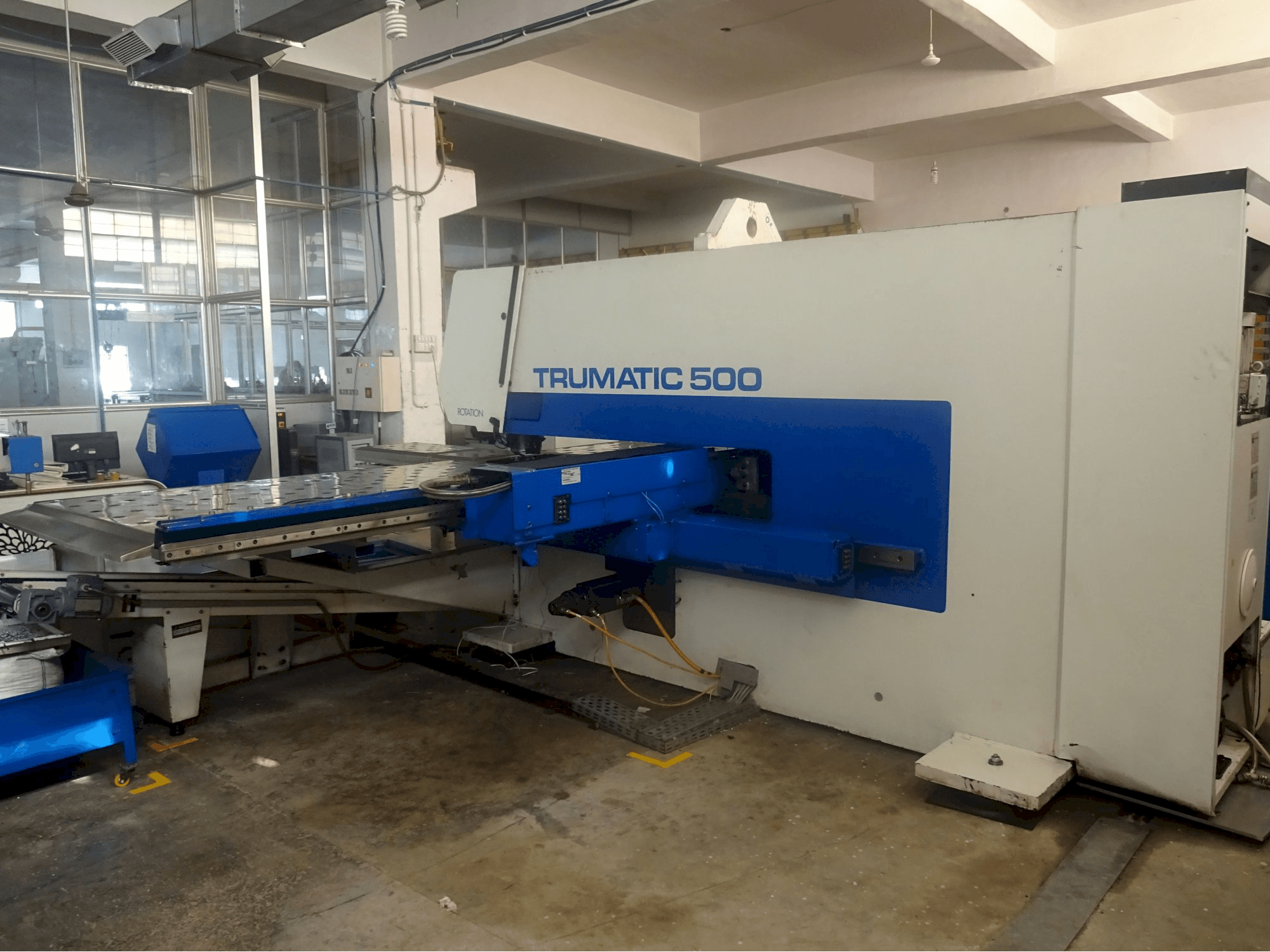 Rechts zijaanzicht van Trumpf Trumatic 500 R machine