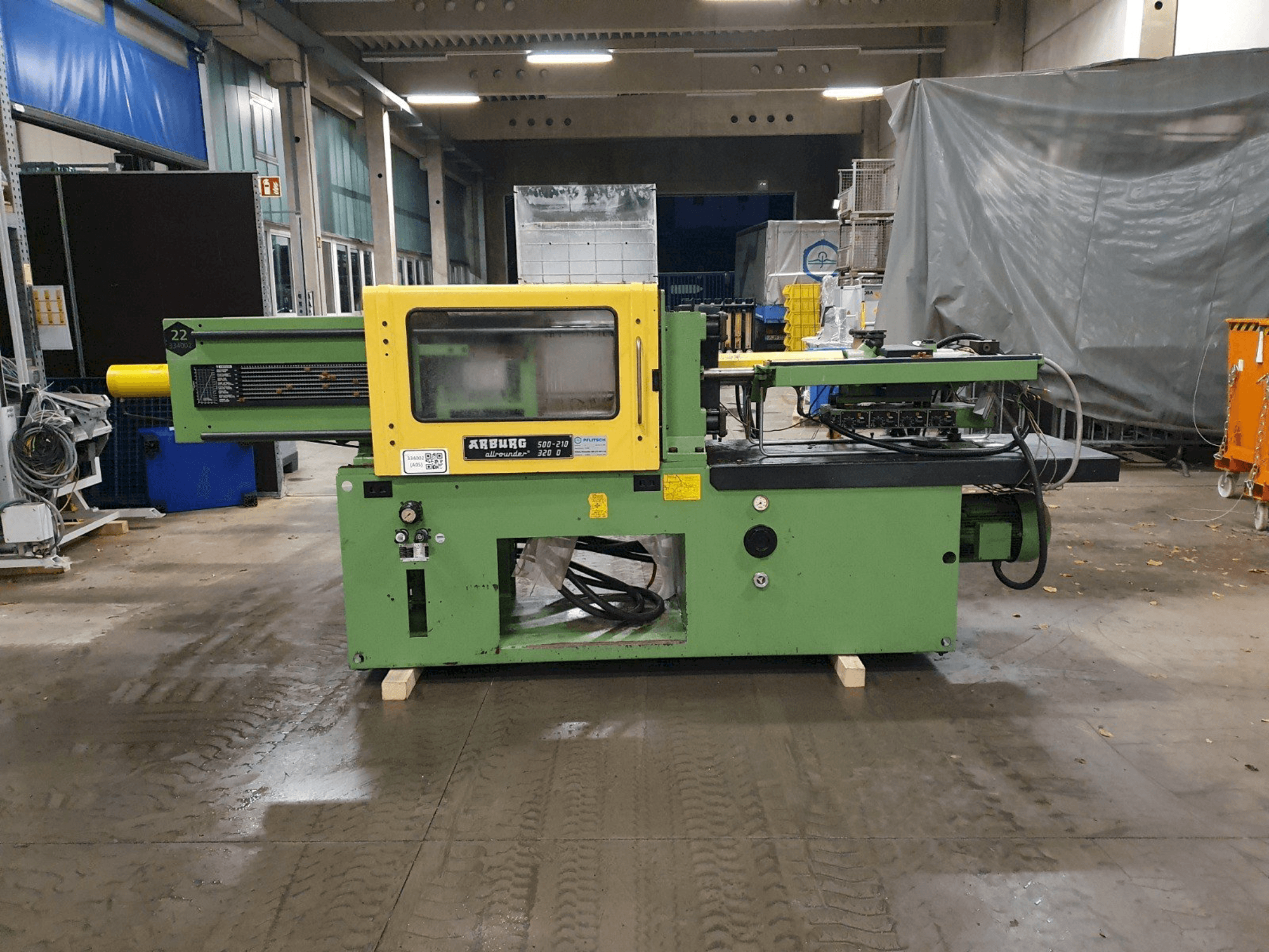 Vooraanzicht van Arburg Allrounder 320 D 500-210 machine