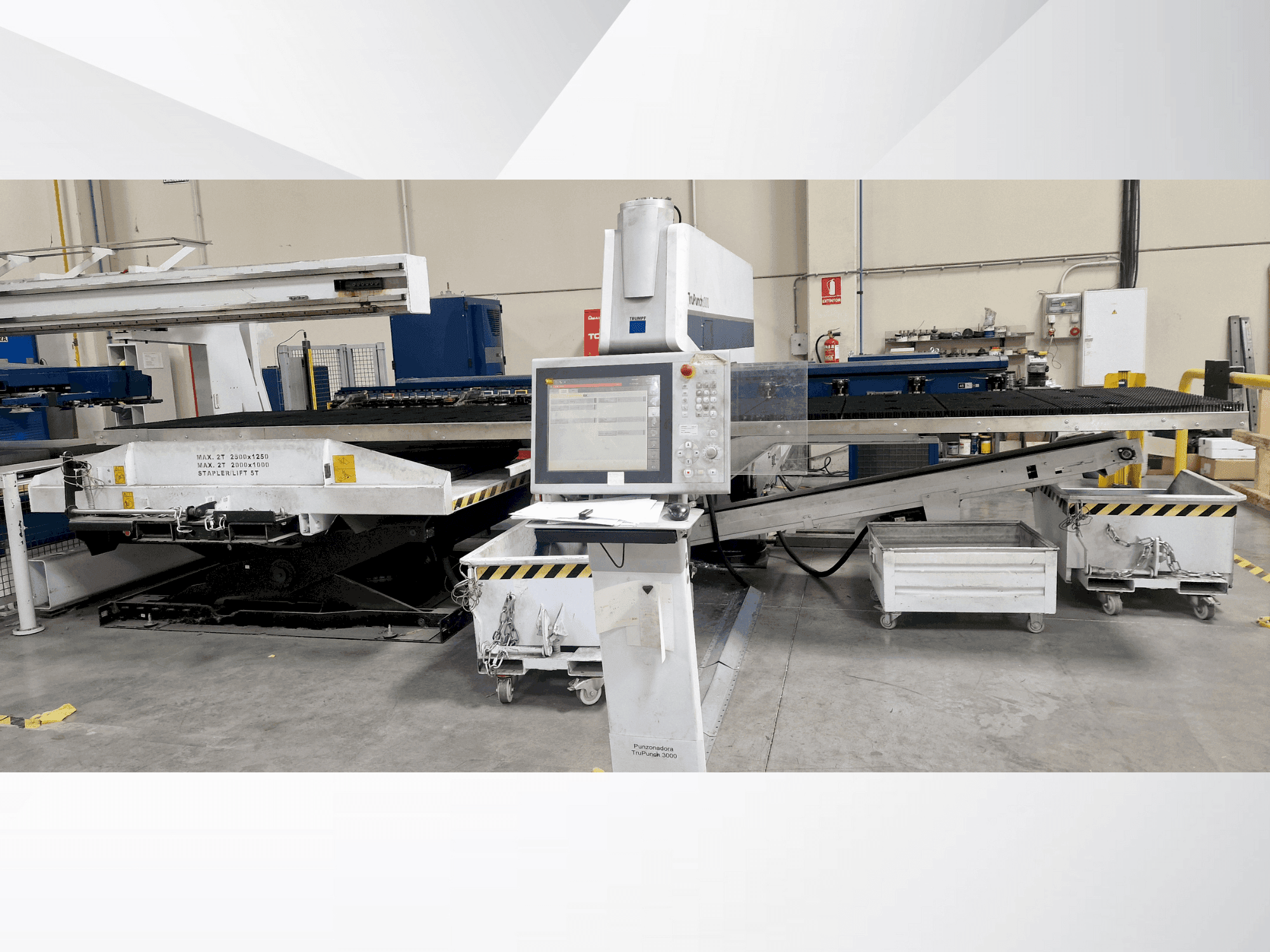 Vooraanzicht van TRUMPF Trupunch 3000 machine