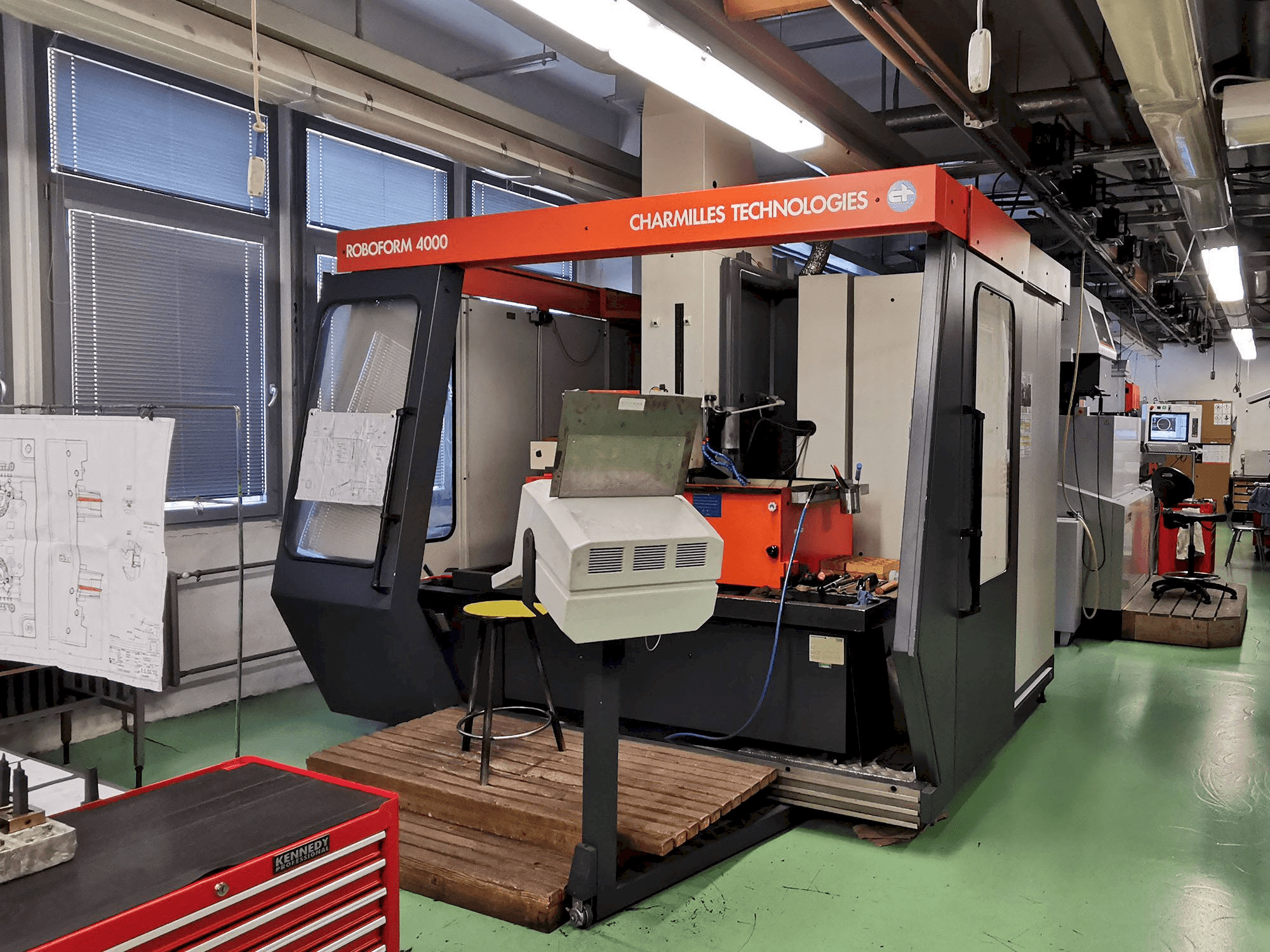 Vooraanzicht van CHARMILLES Roboform 4000 machine