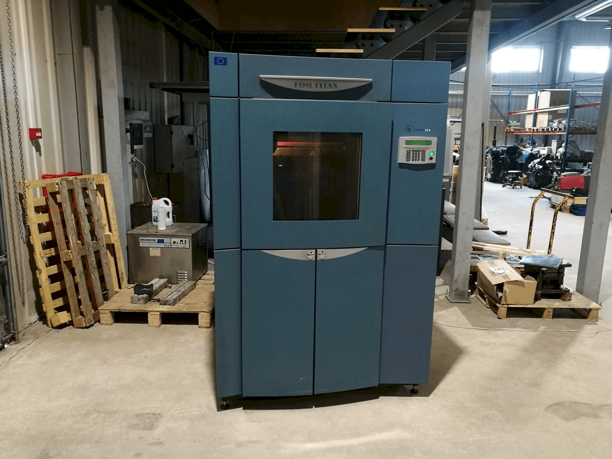Vooraanzicht van Stratasys FDM Titan machine