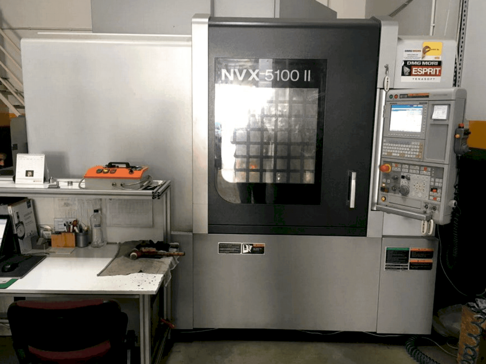 Vooraanzicht van DMG Mori Seiki NVX-5100 II machine