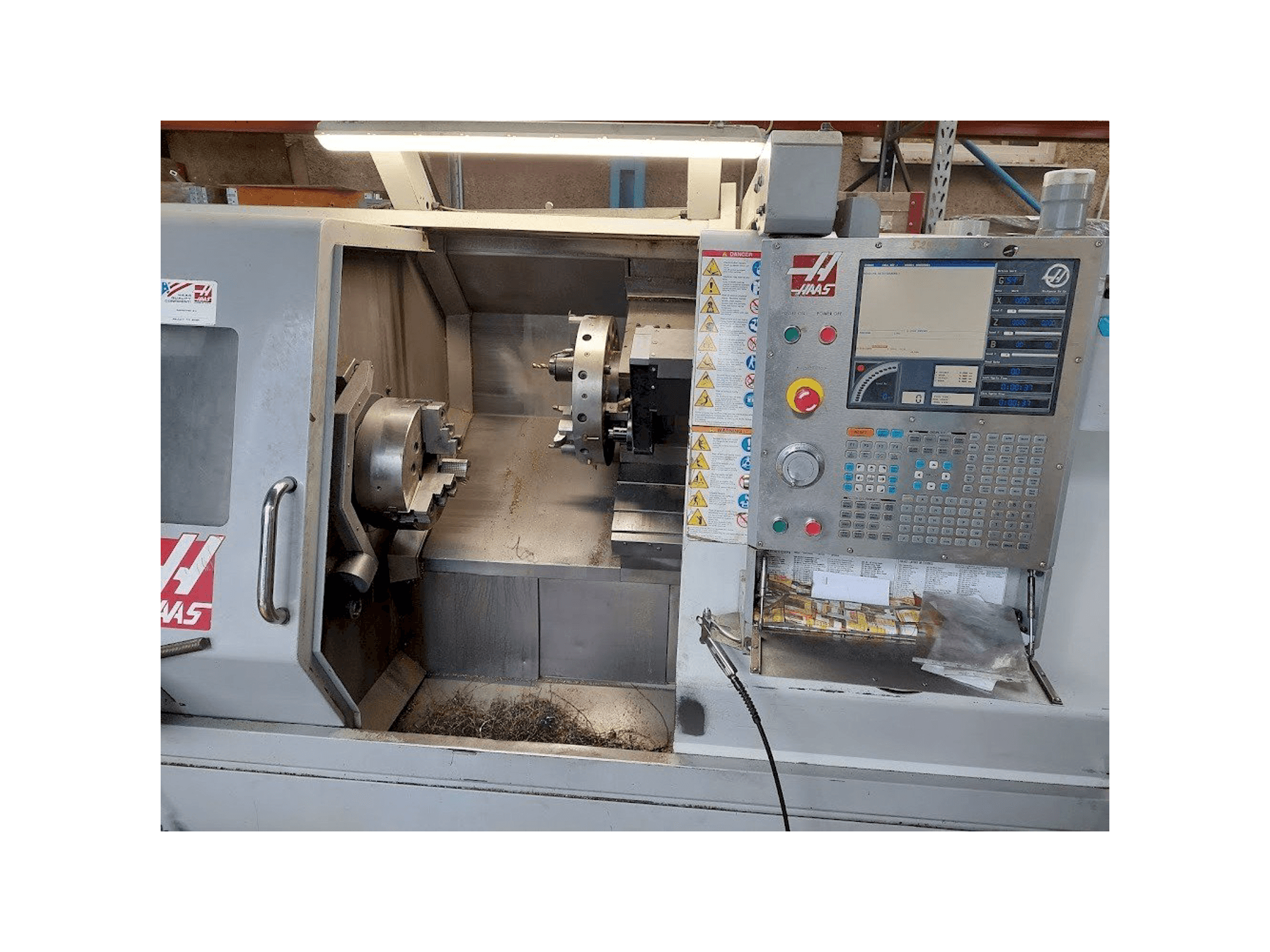 Vooraanzicht van HAAS SL-30TBHE machine