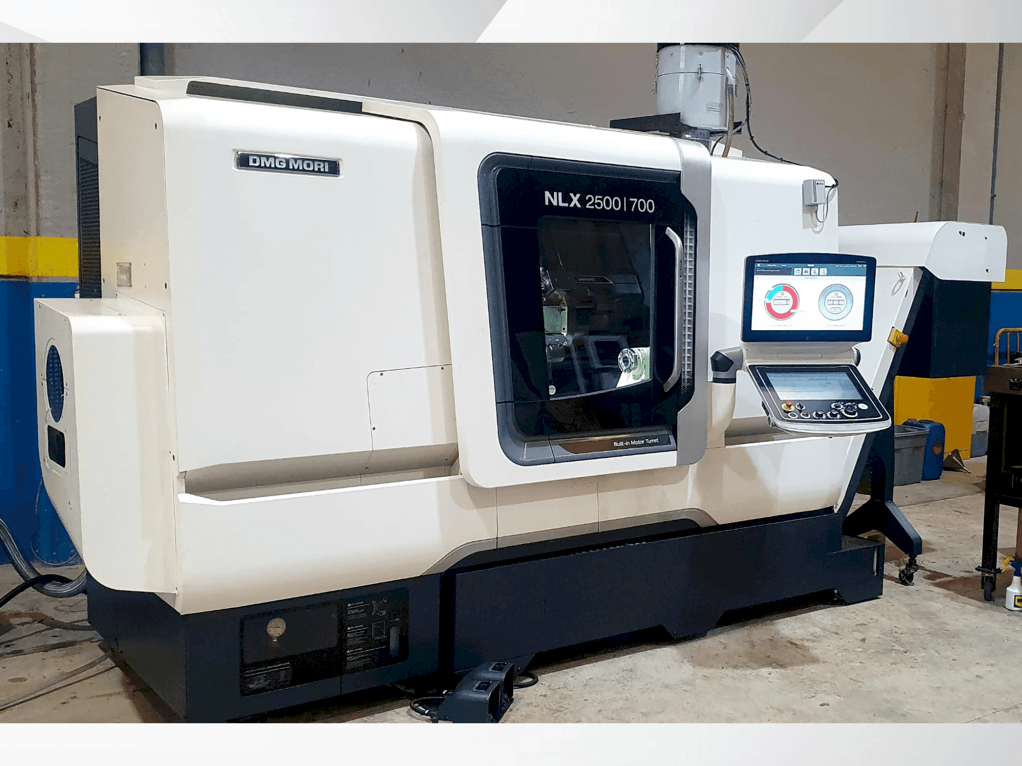 Vooraanzicht van DMG MORI NLX2500Y/700 machine