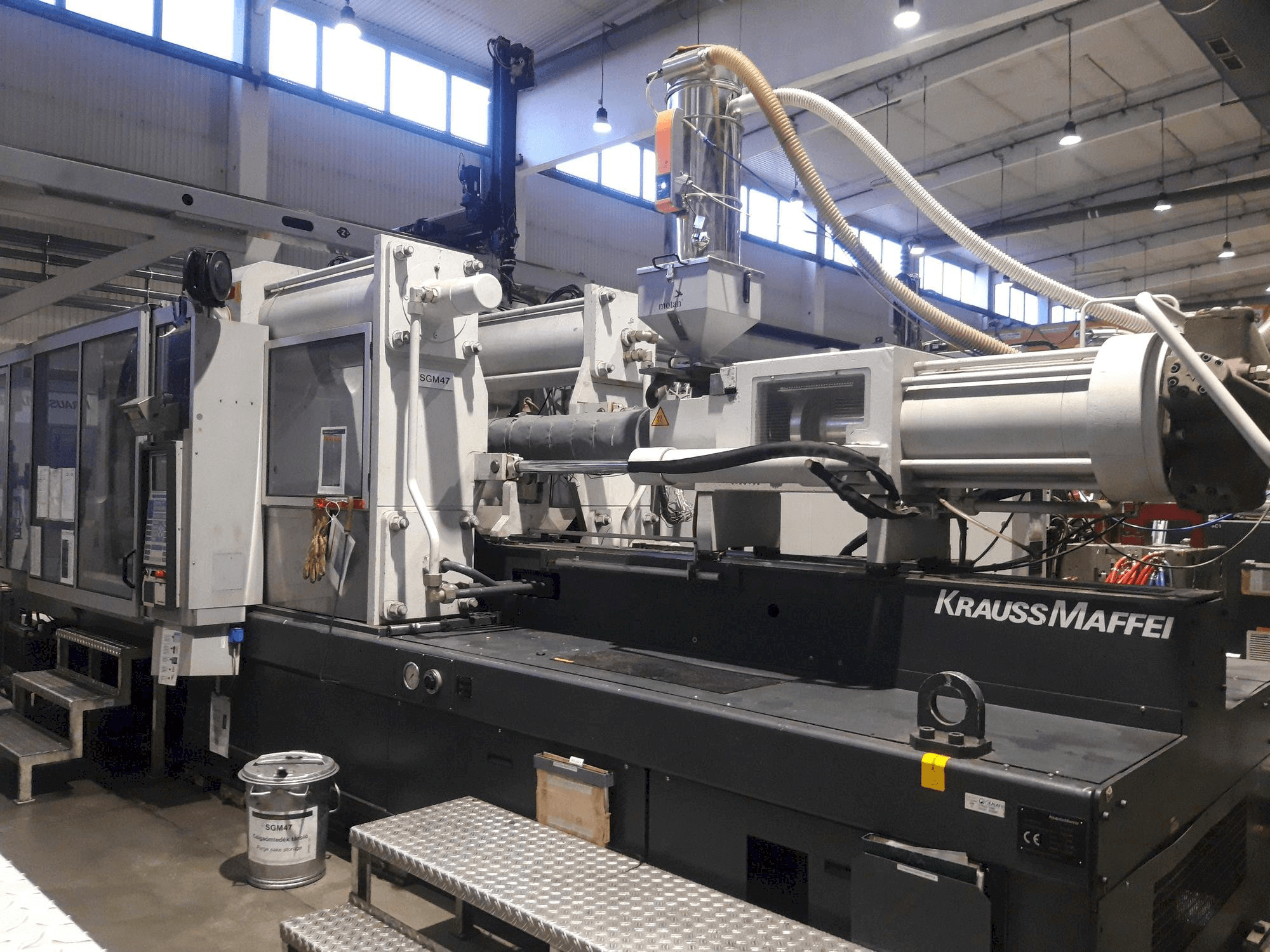 Vooraanzicht van Krauss Maffei KM 650-2700 C2 machine