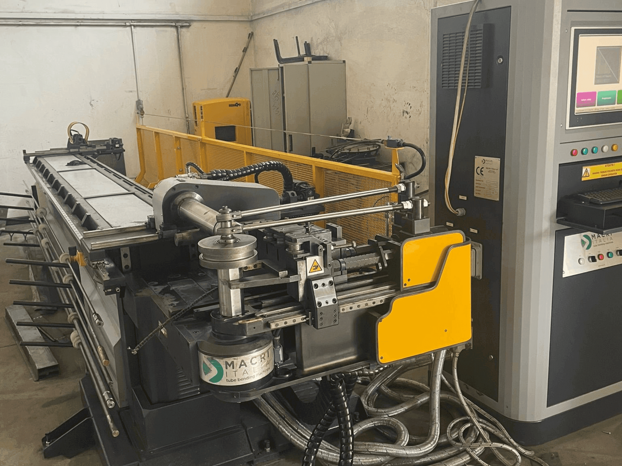 Vooraanzicht van MACRI PROVAR 6-45 U-D machine