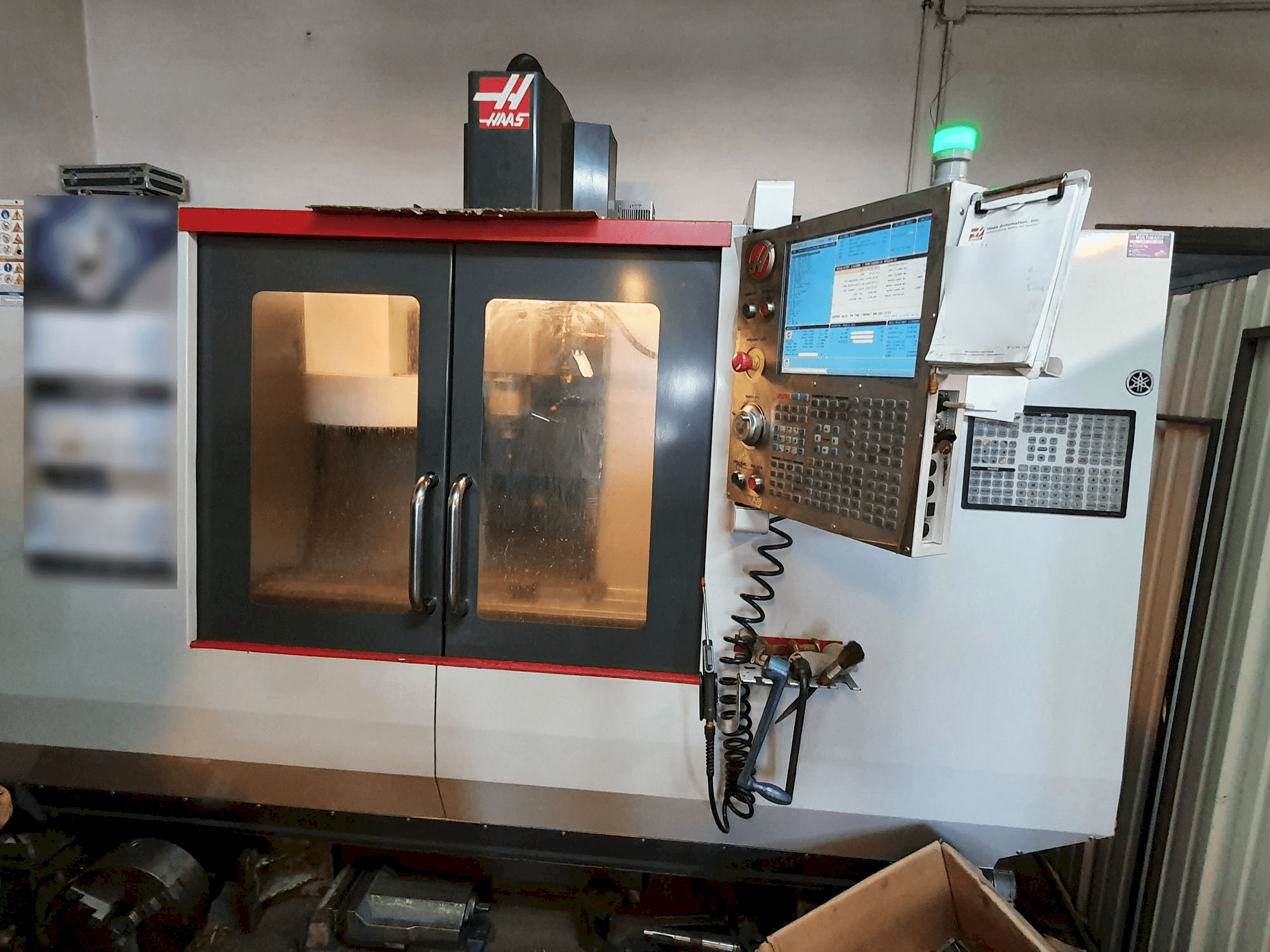 Vooraanzicht van HAAS TM-2P machine