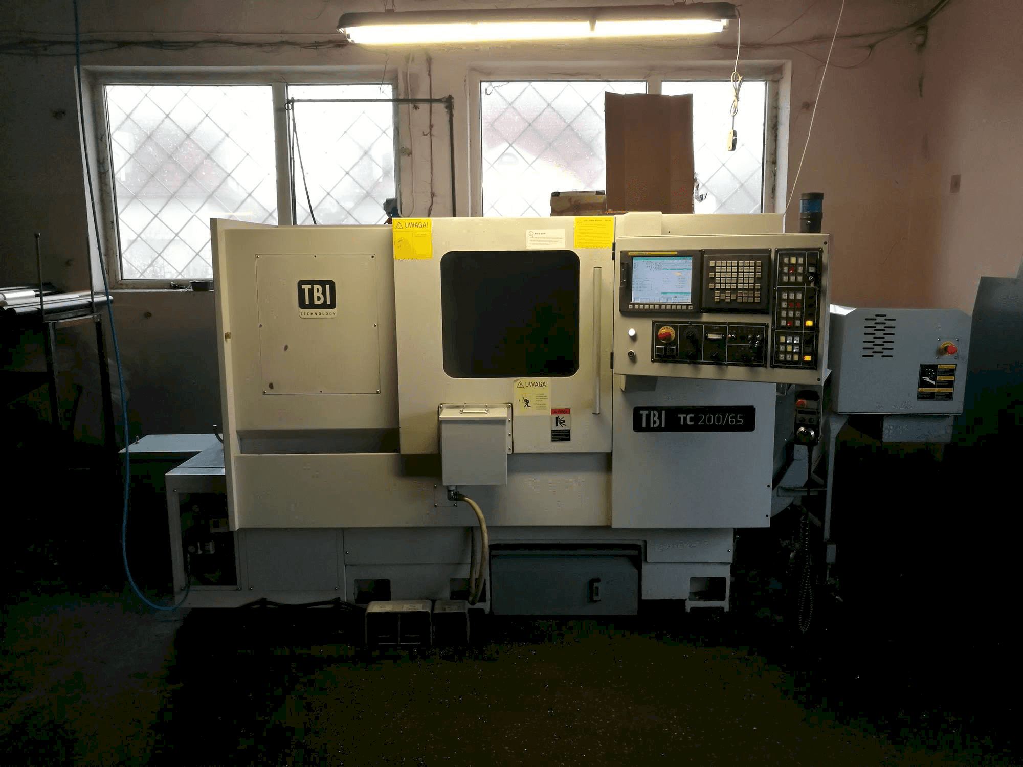 Vooraanzicht van TBI TC 200-65MC machine