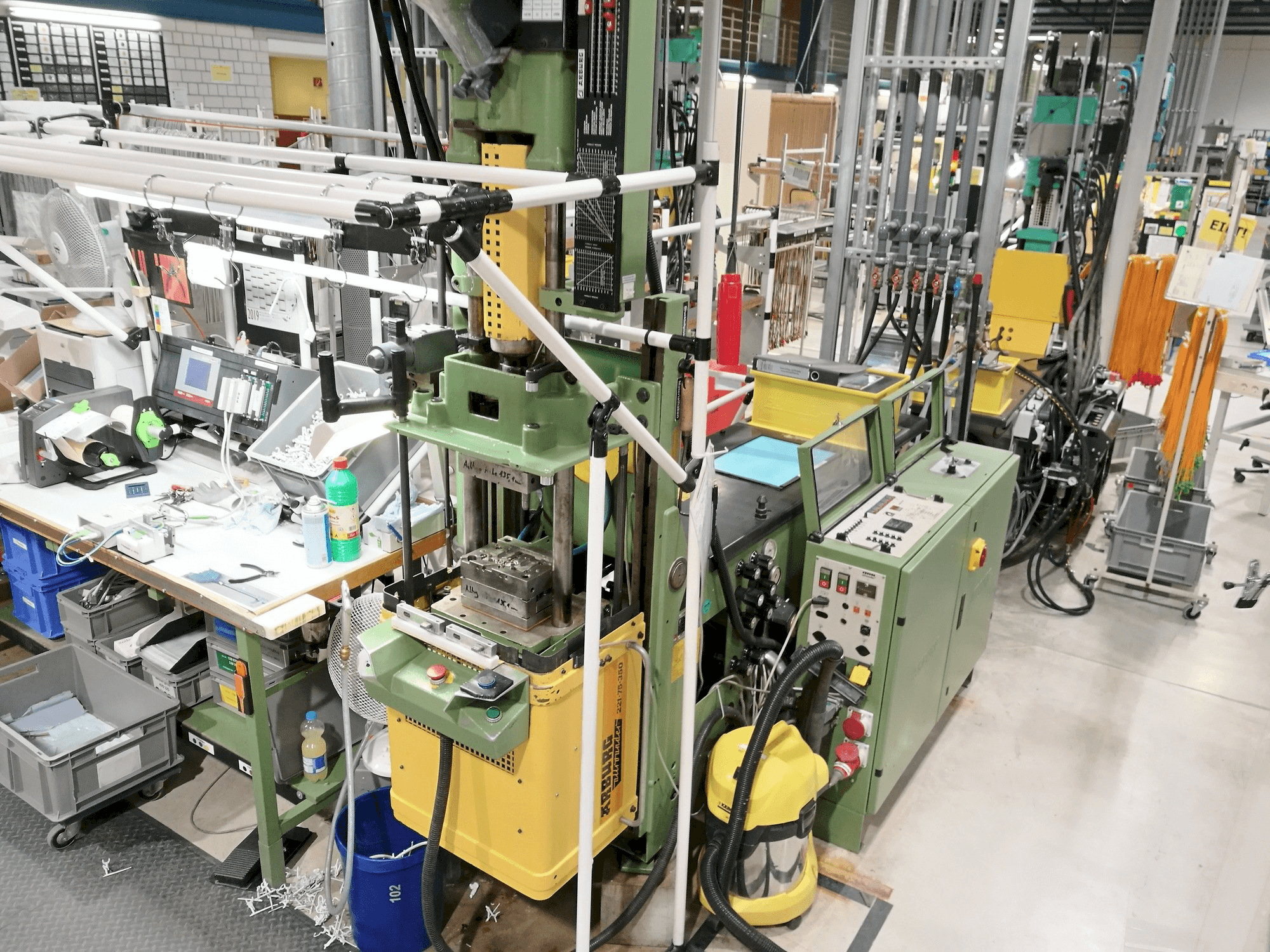 Vooraanzicht van Arburg 221-75-350 machine