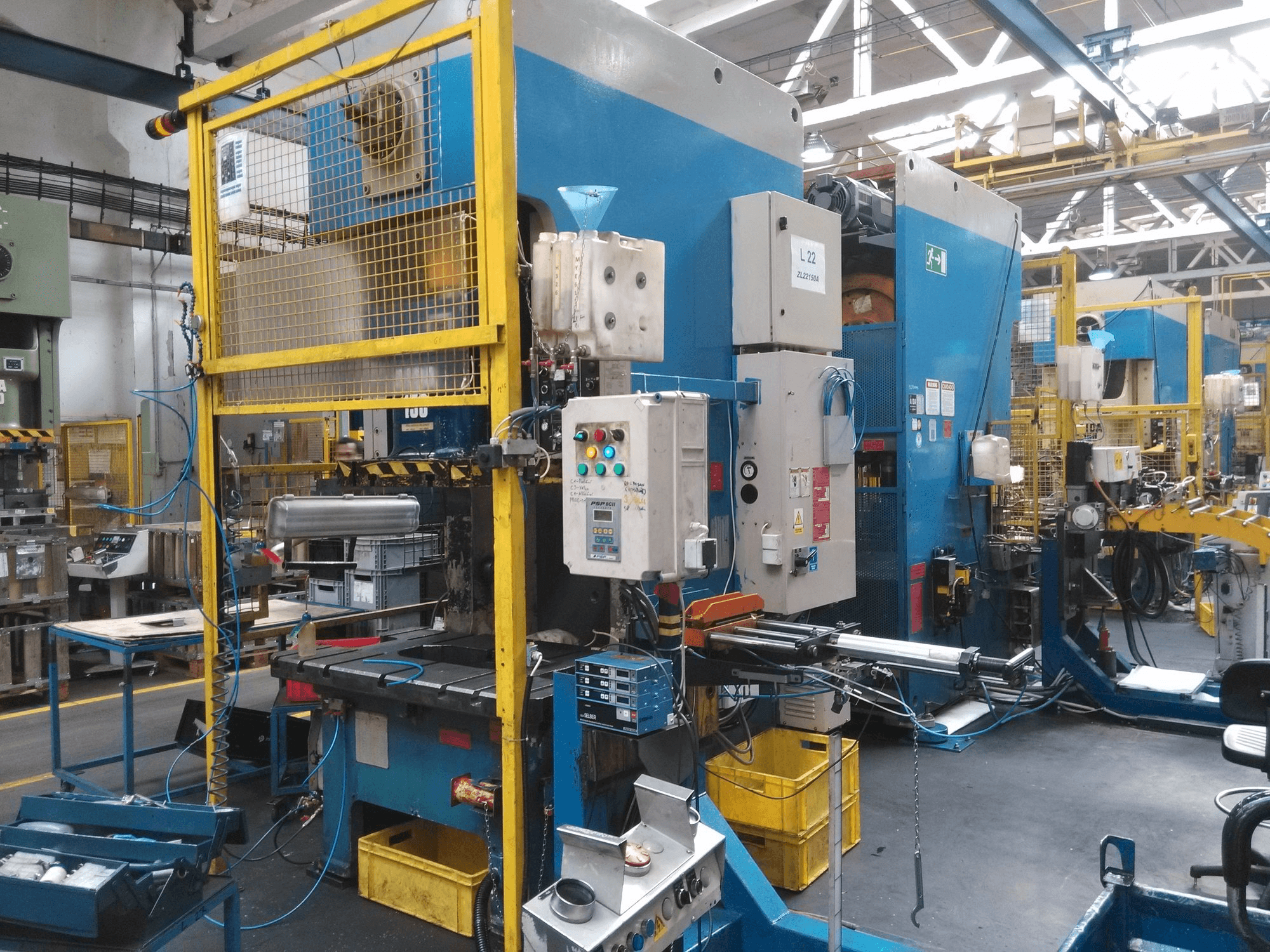 Vooraanzicht van AIDA NC 1-150 machine