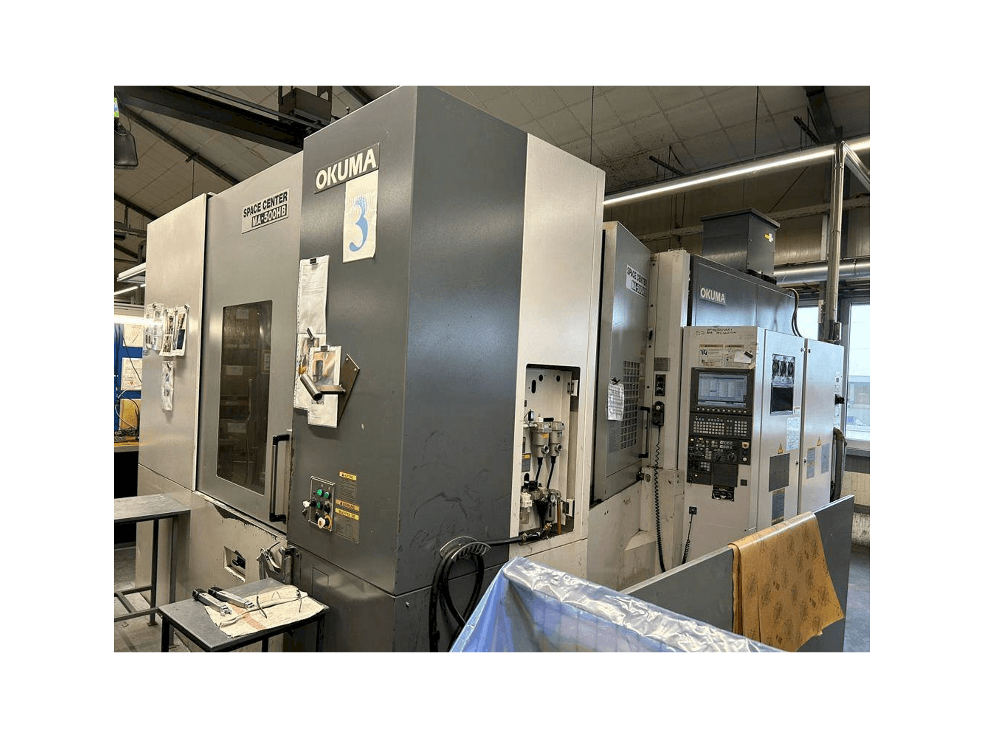 Links zicht van Okuma MA 500HB machine