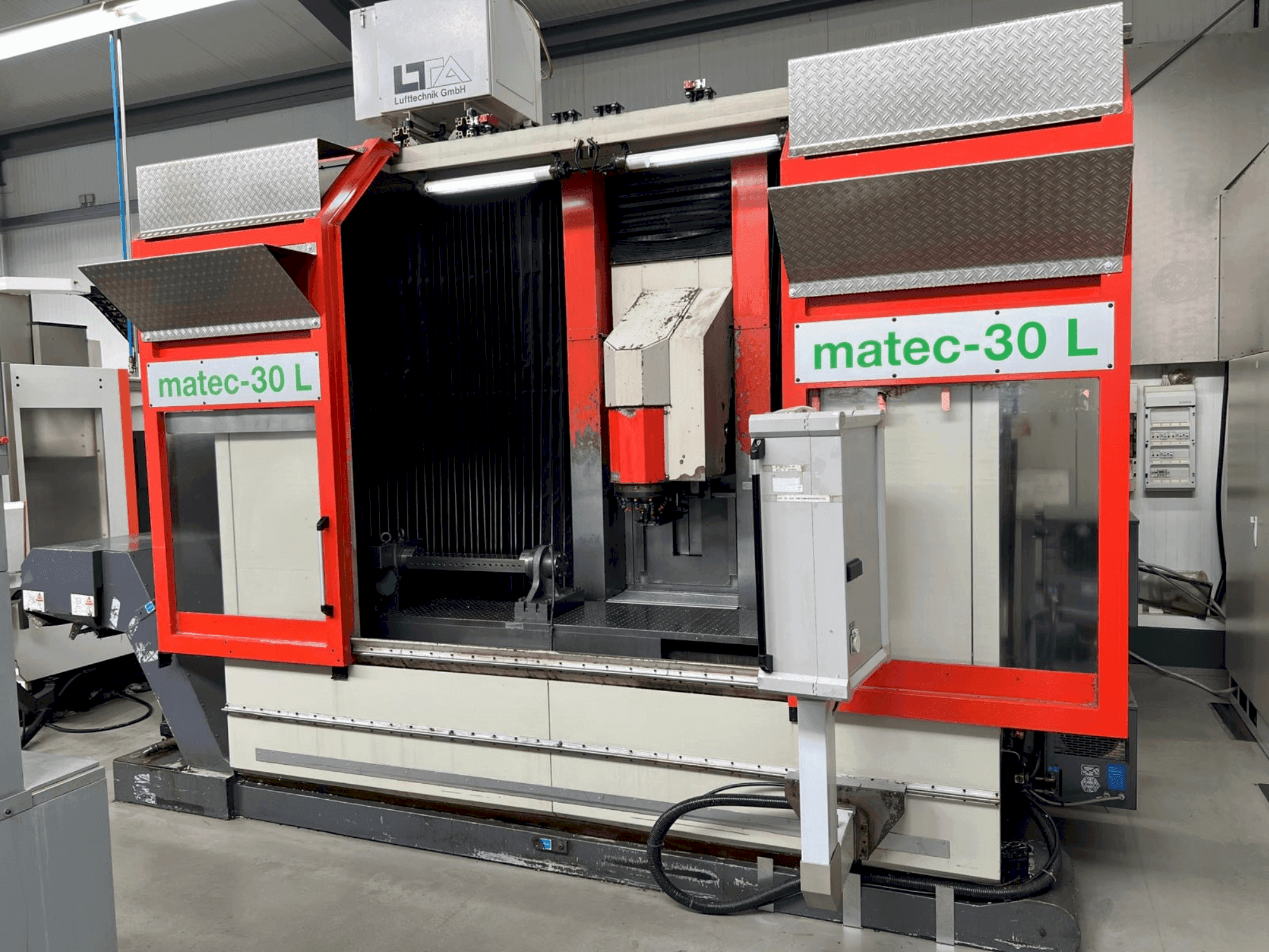 Vooraanzicht van Matec 30 L machine