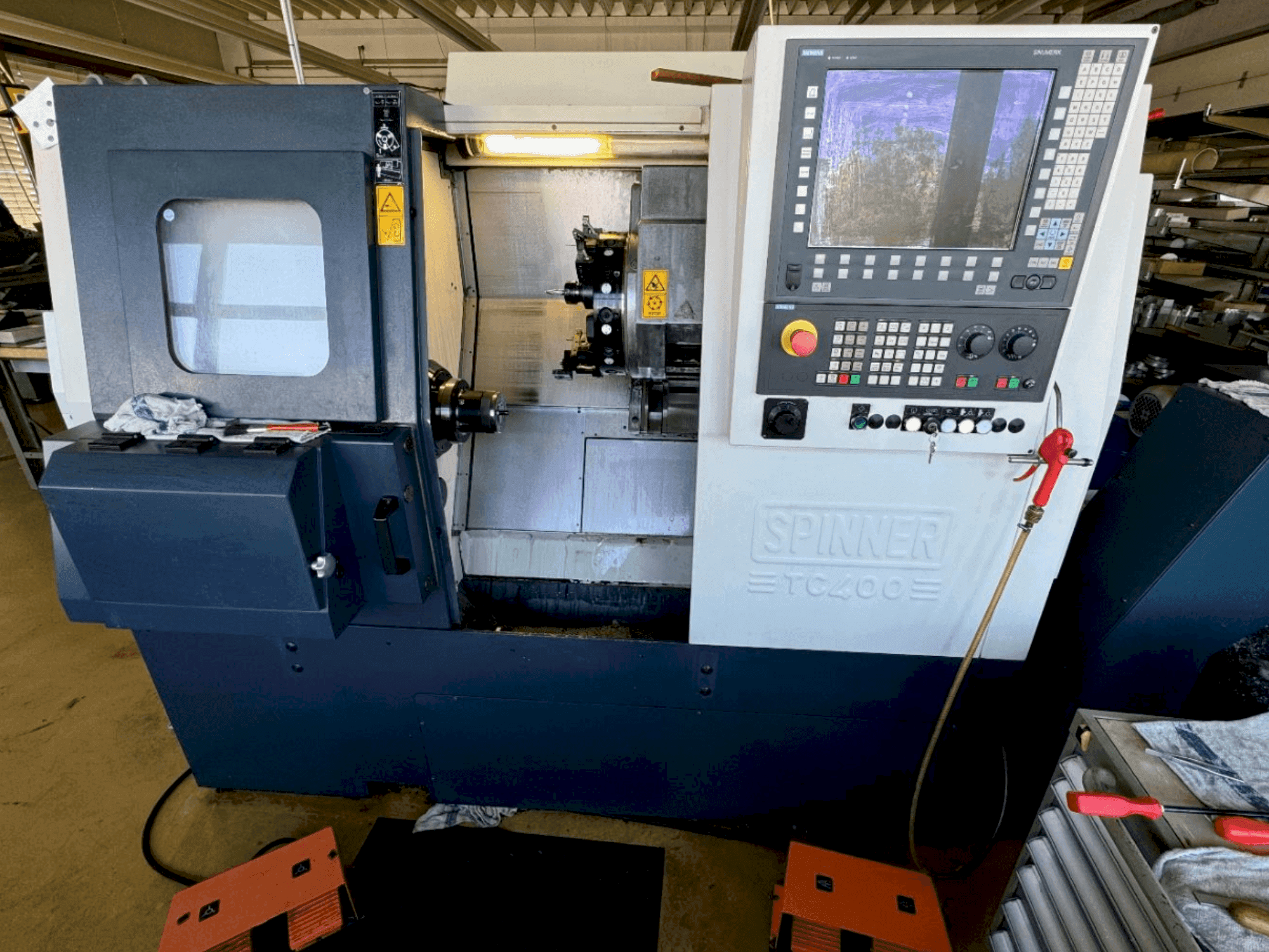 Vooraanzicht van SPINNER TC400 machine