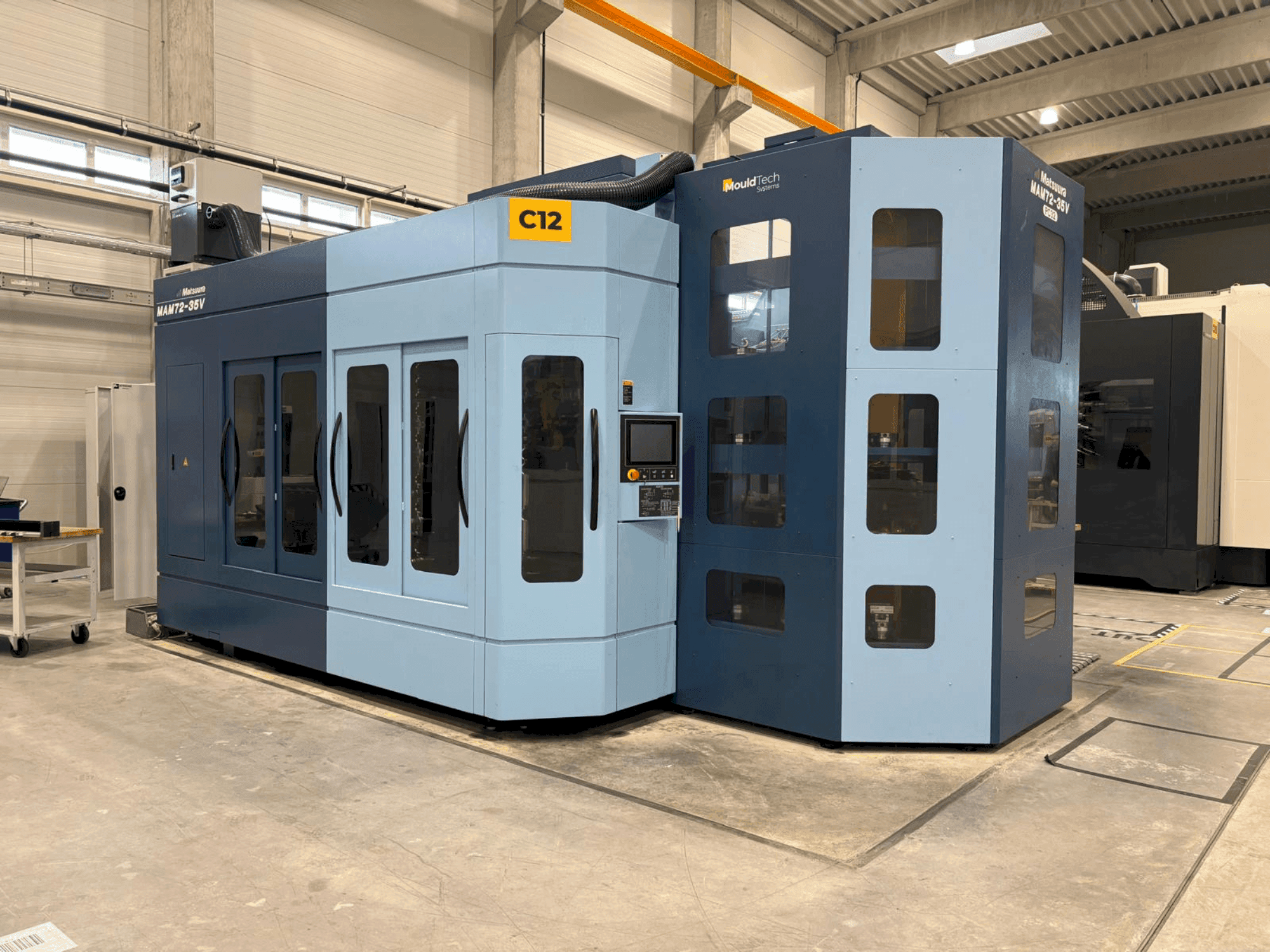 Vooraanzicht van Matsuura MAM72-35V machine