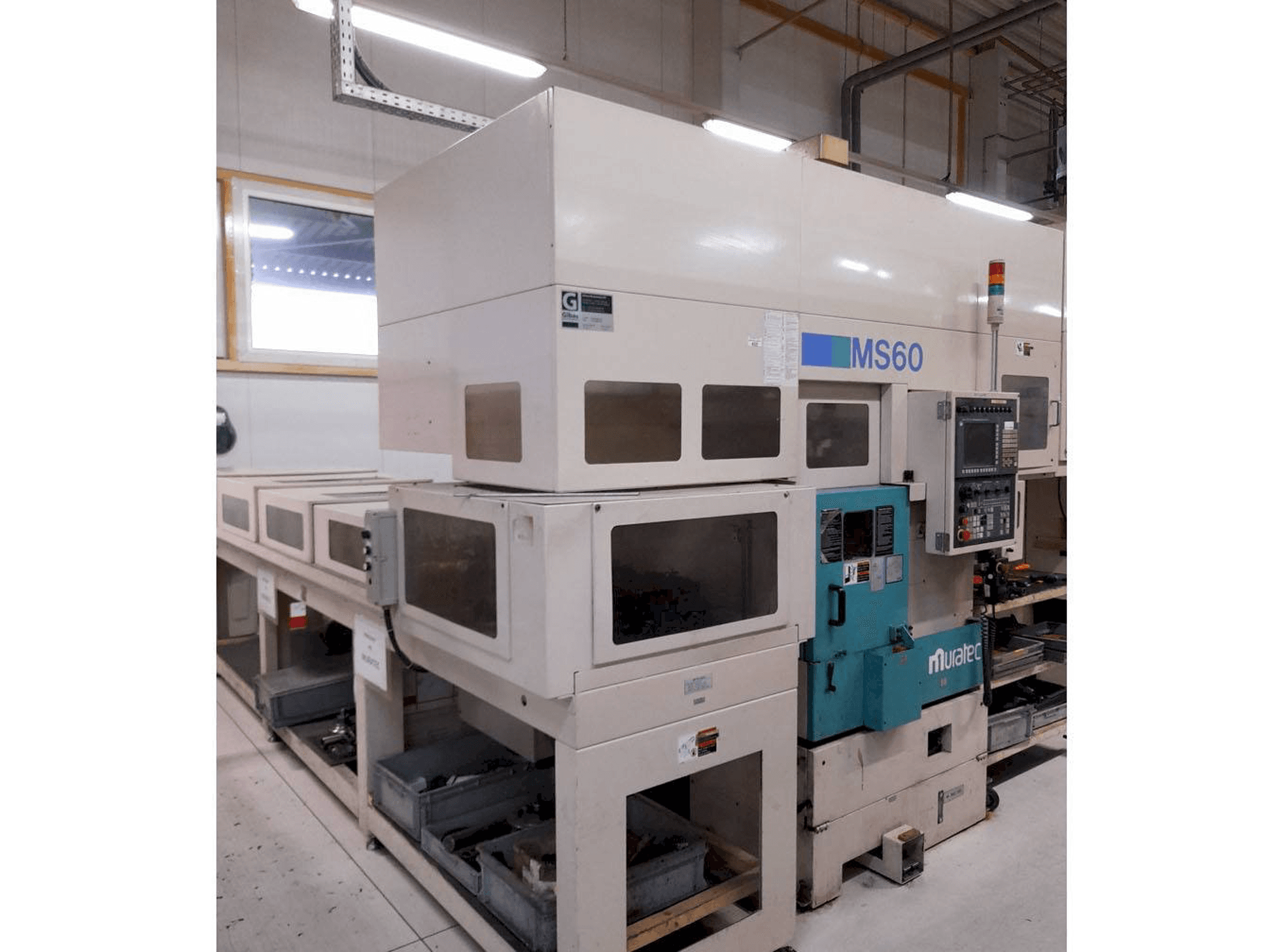 Vooraanzicht van Muratec MS60 machine