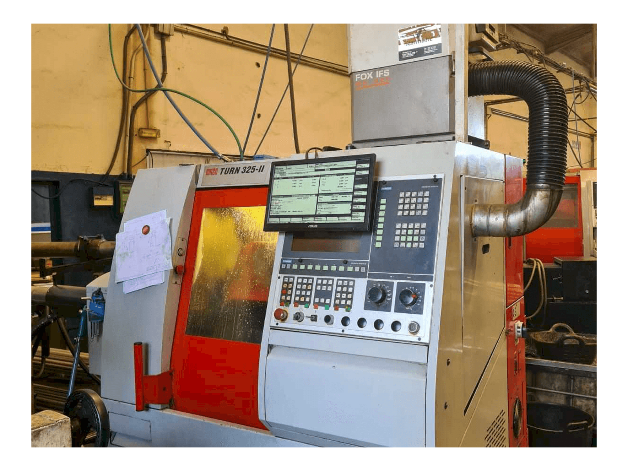 Vooraanzicht van EMCO Turn 325-II machine