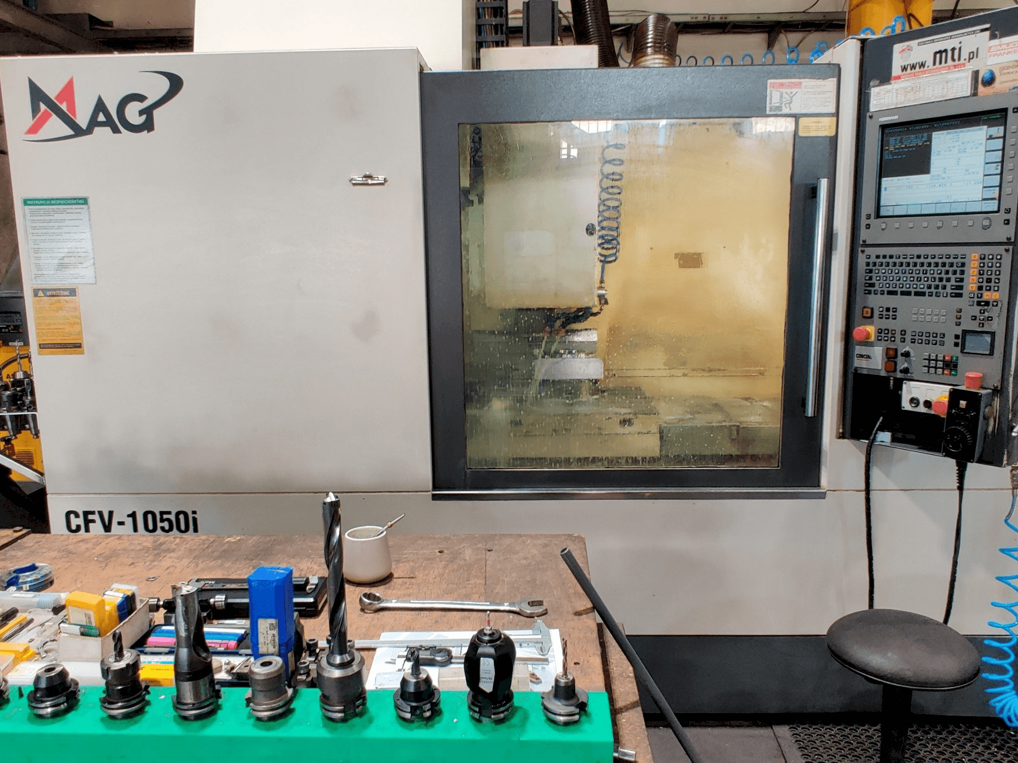 Vooraanzicht van MAG CFV 1050 machine