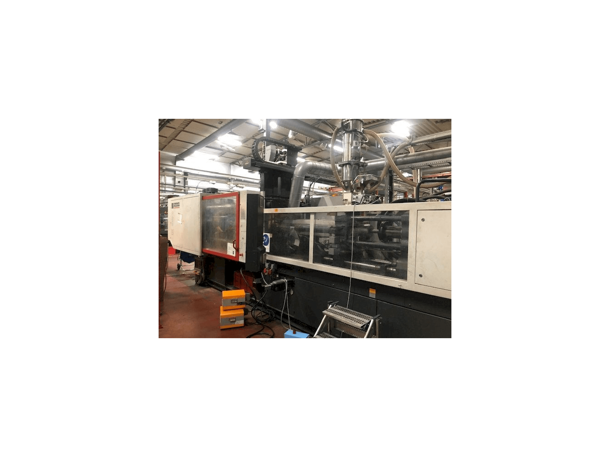 Vooraanzicht van FERROMATIK MILACRON K320 machine