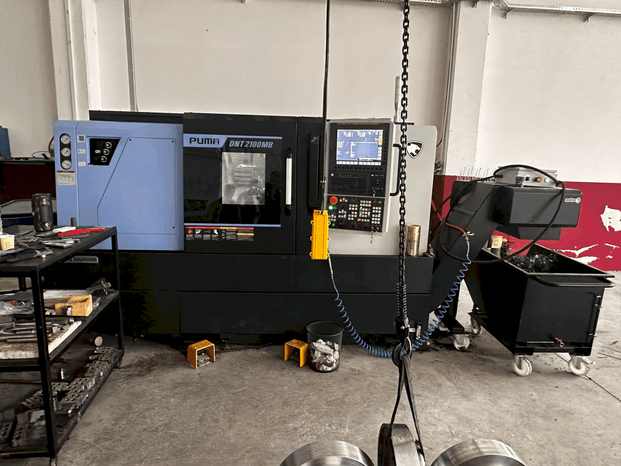 Vooraanzicht van DN SOLUTIONS Puma DNT2100MB machine