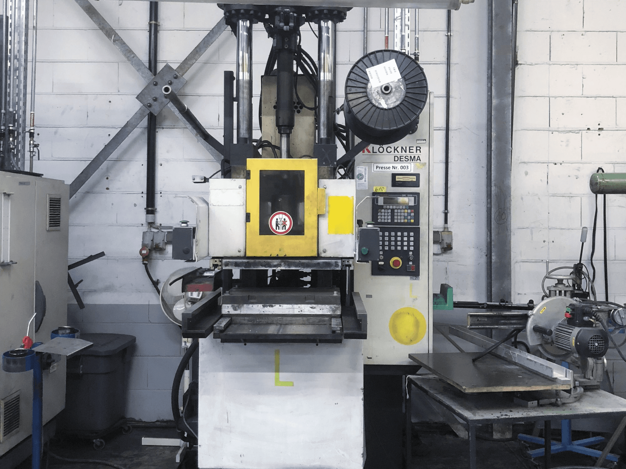 Vooraanzicht van Kloeckner Desma 956.050 ZO machine