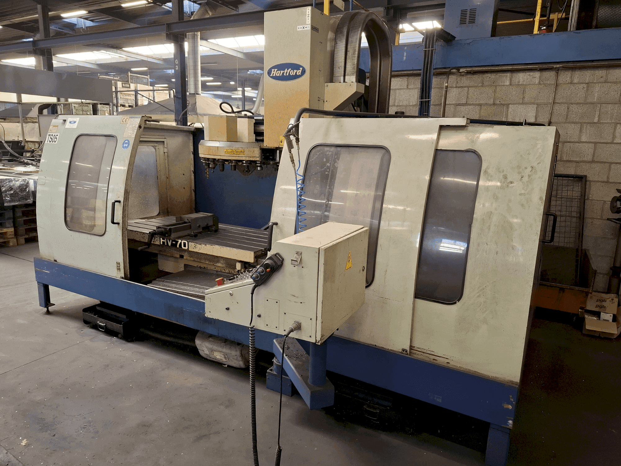 Vooraanzicht van HARTFORD HV-70S machine