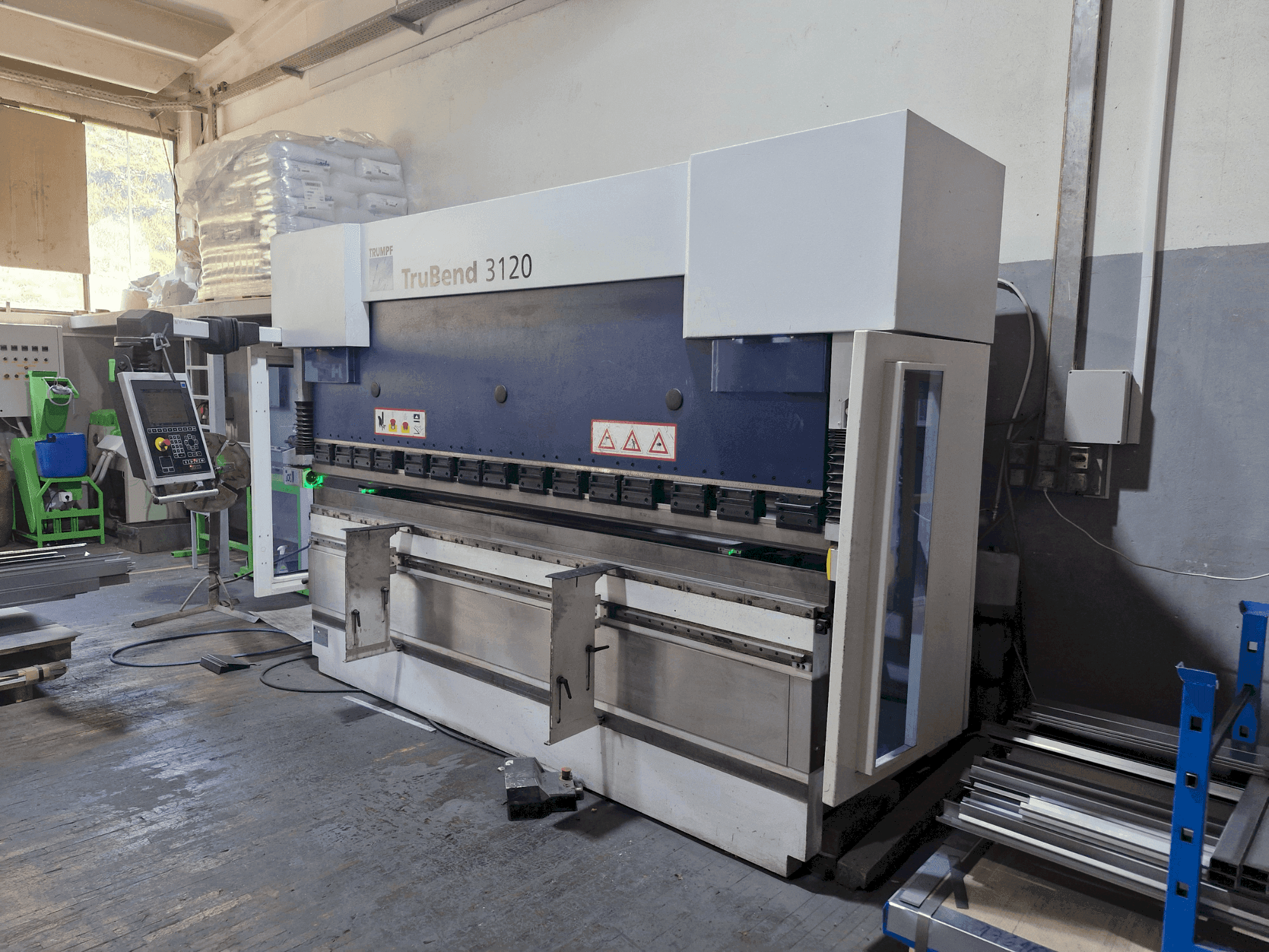 Vooraanzicht van TRUMPF TruBend 3120, machine