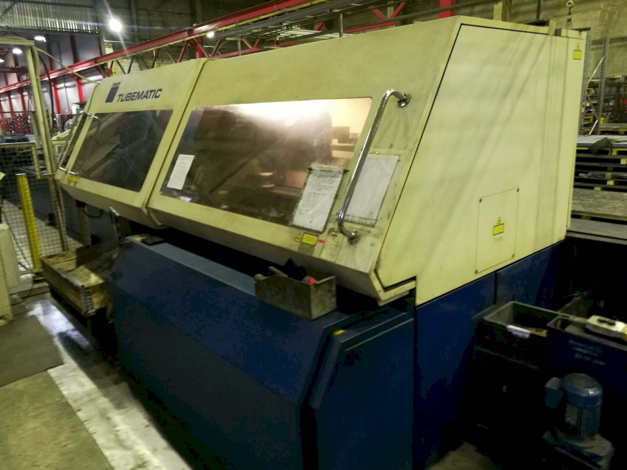 Rechts zijaanzicht van Trumpf Tubematic machine