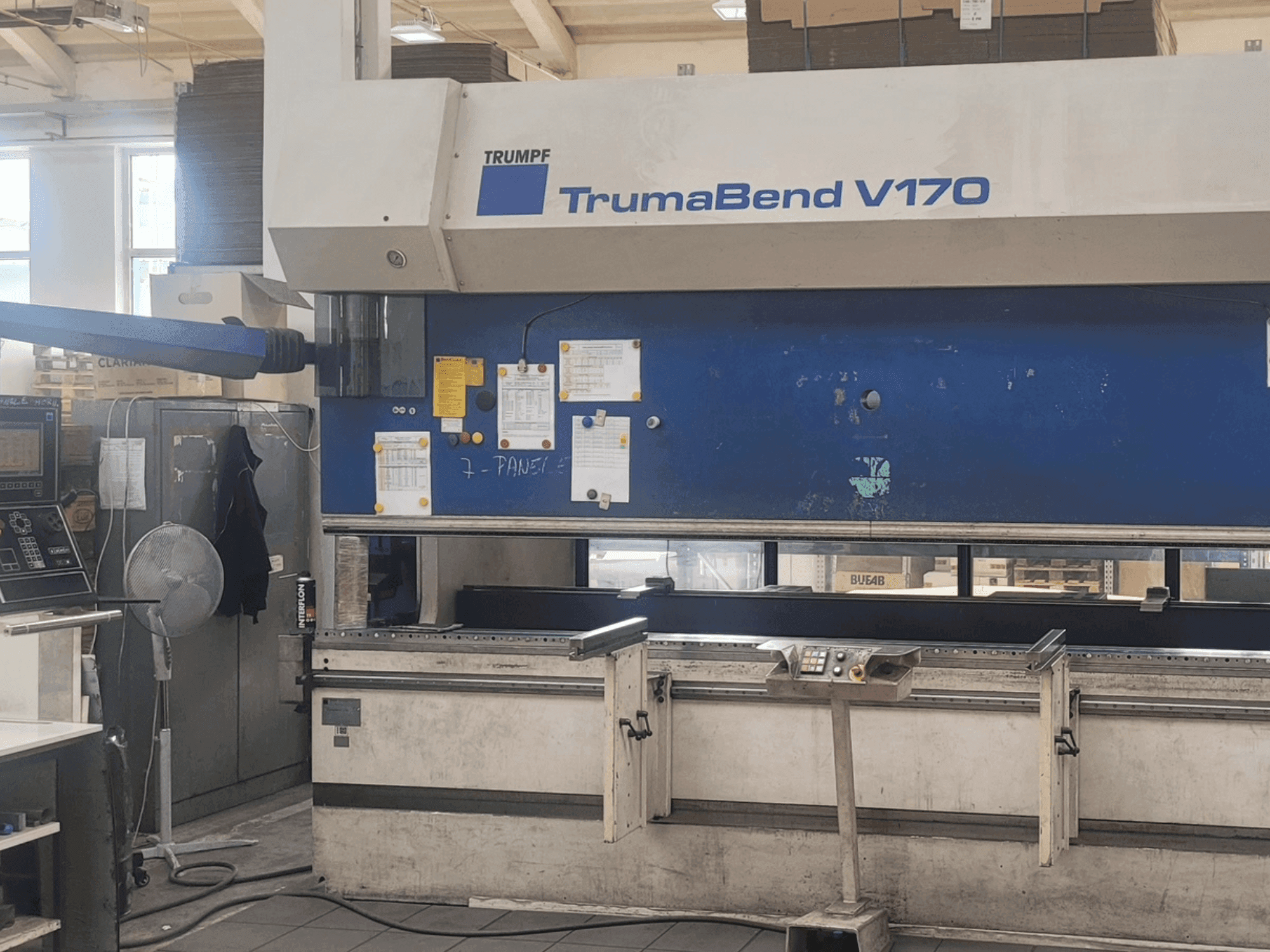 Vooraanzicht van TRUMPF TrumaBend V170 machine