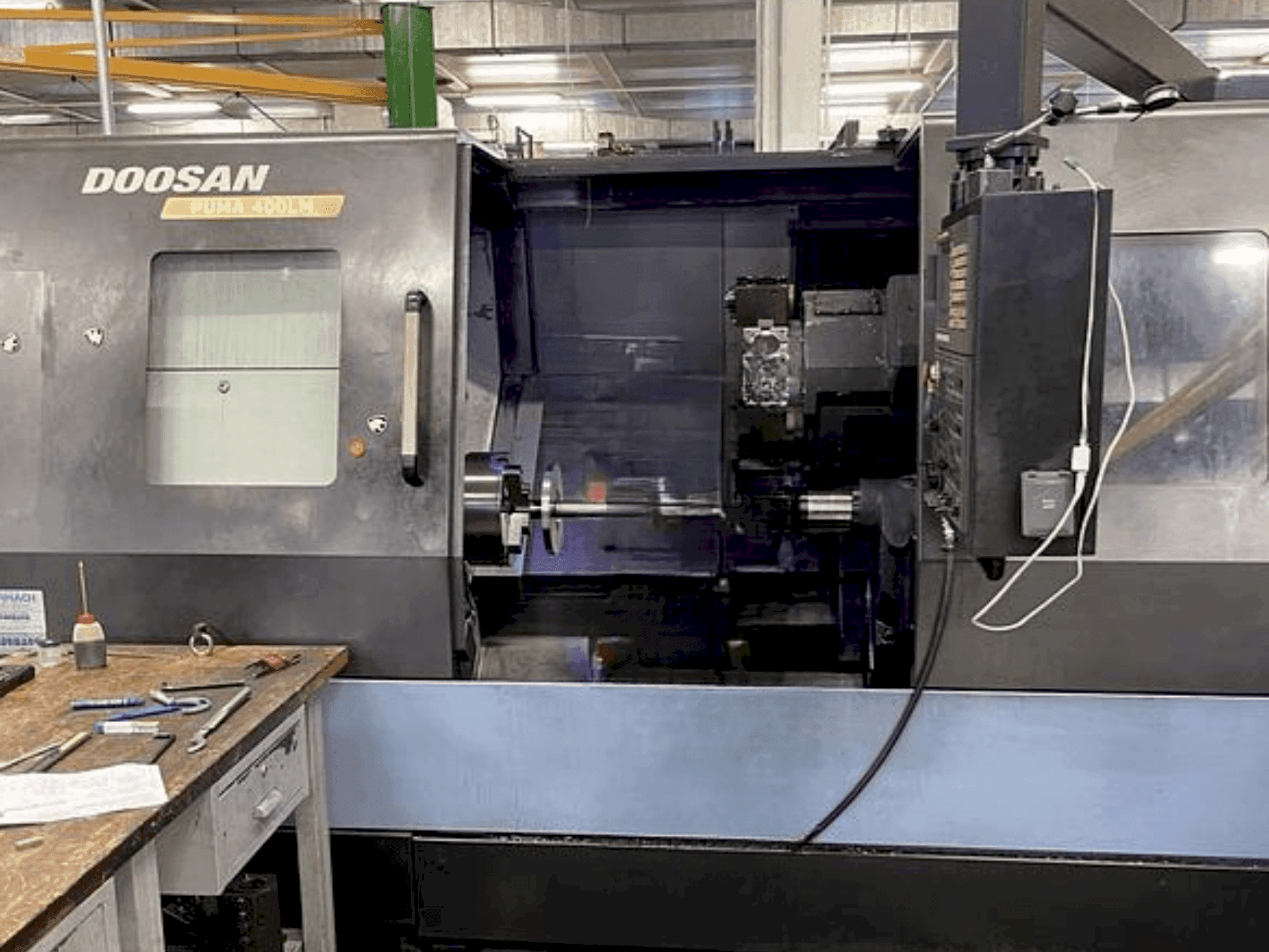 Vooraanzicht van DOOSAN Puma 400 LMA machine