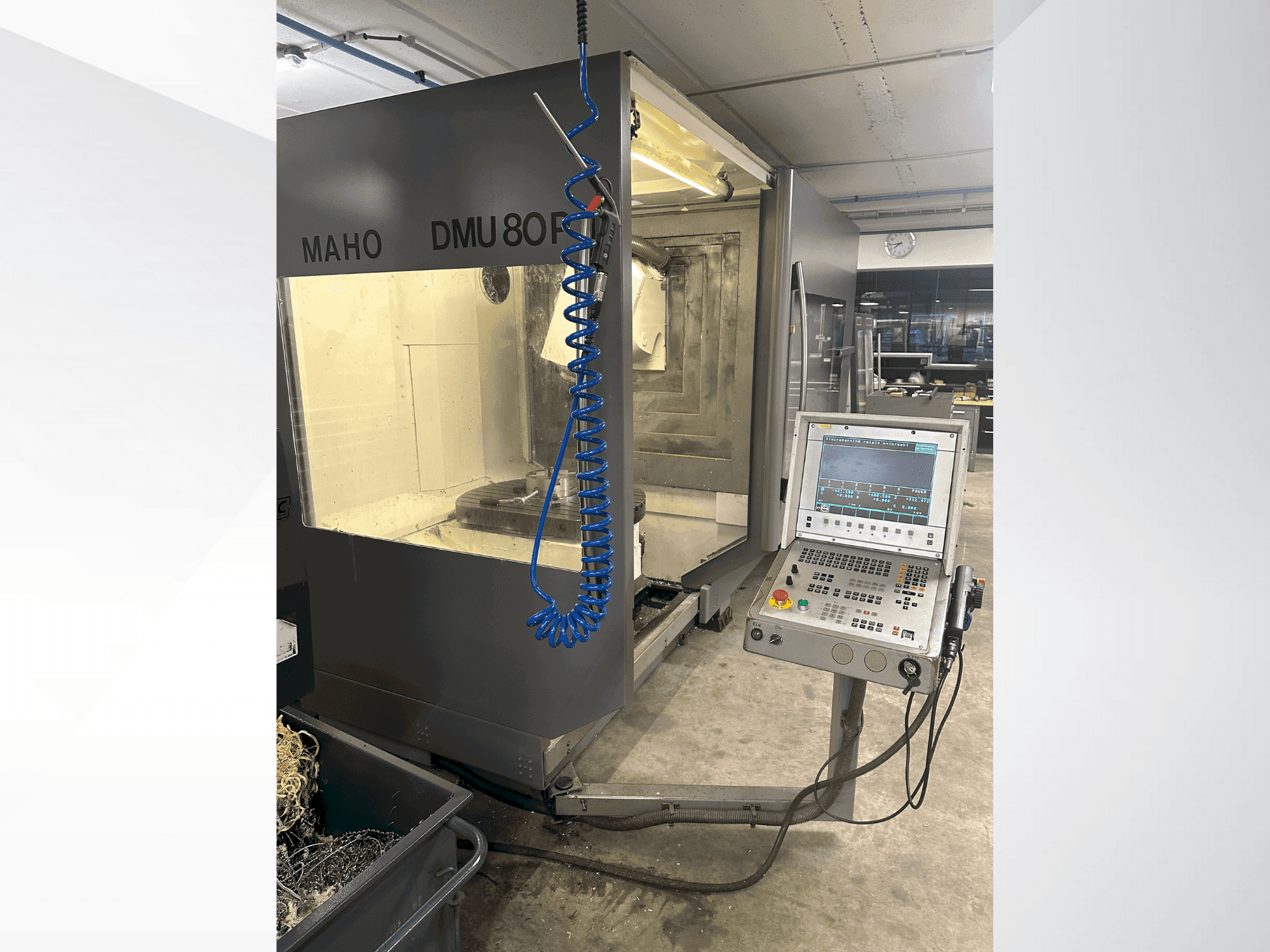 Vooraanzicht van DECKEL MAHO DMU 80P machine