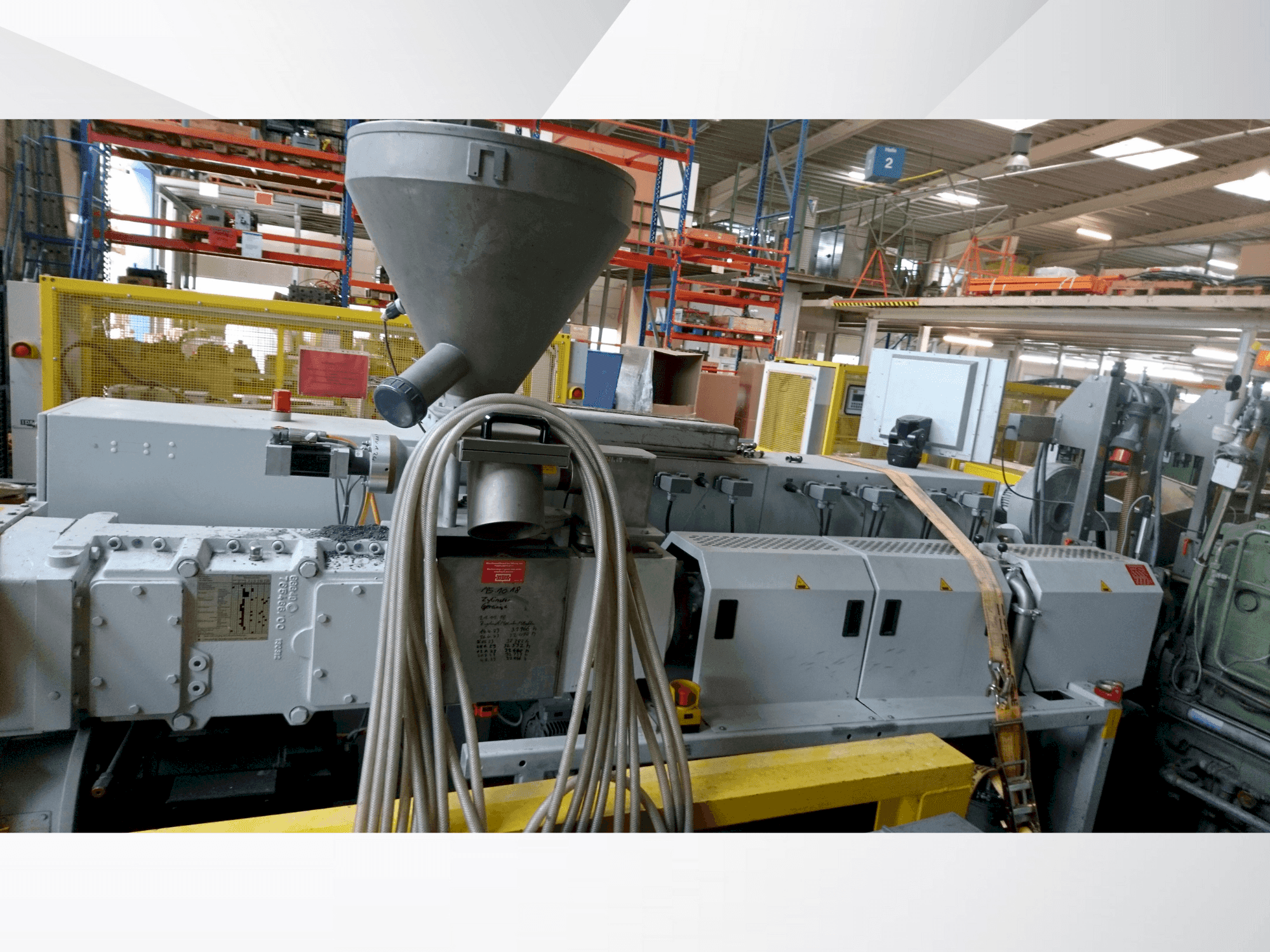 Vooraanzicht van Krauss Maffei KMD 75 XS/P machine