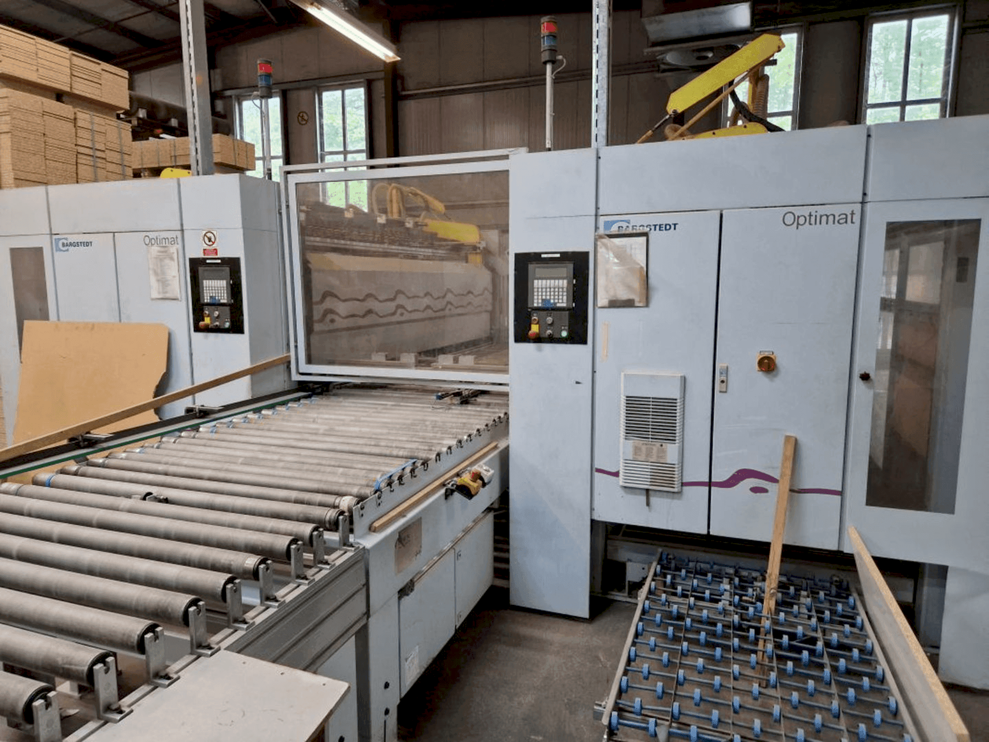 Vooraanzicht van BÜRKLE FFAII 1300 machine
