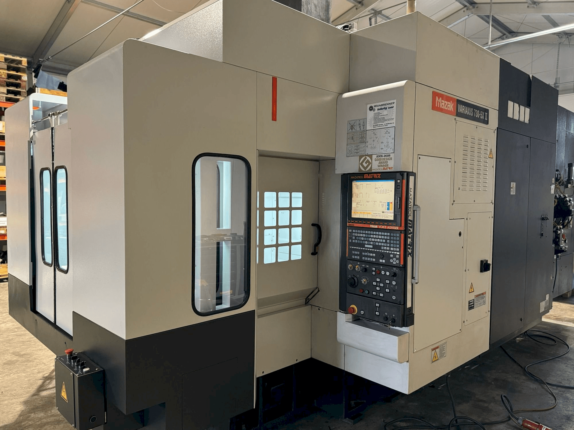 Vooraanzicht van Mazak Variaxis 730-5X II machine