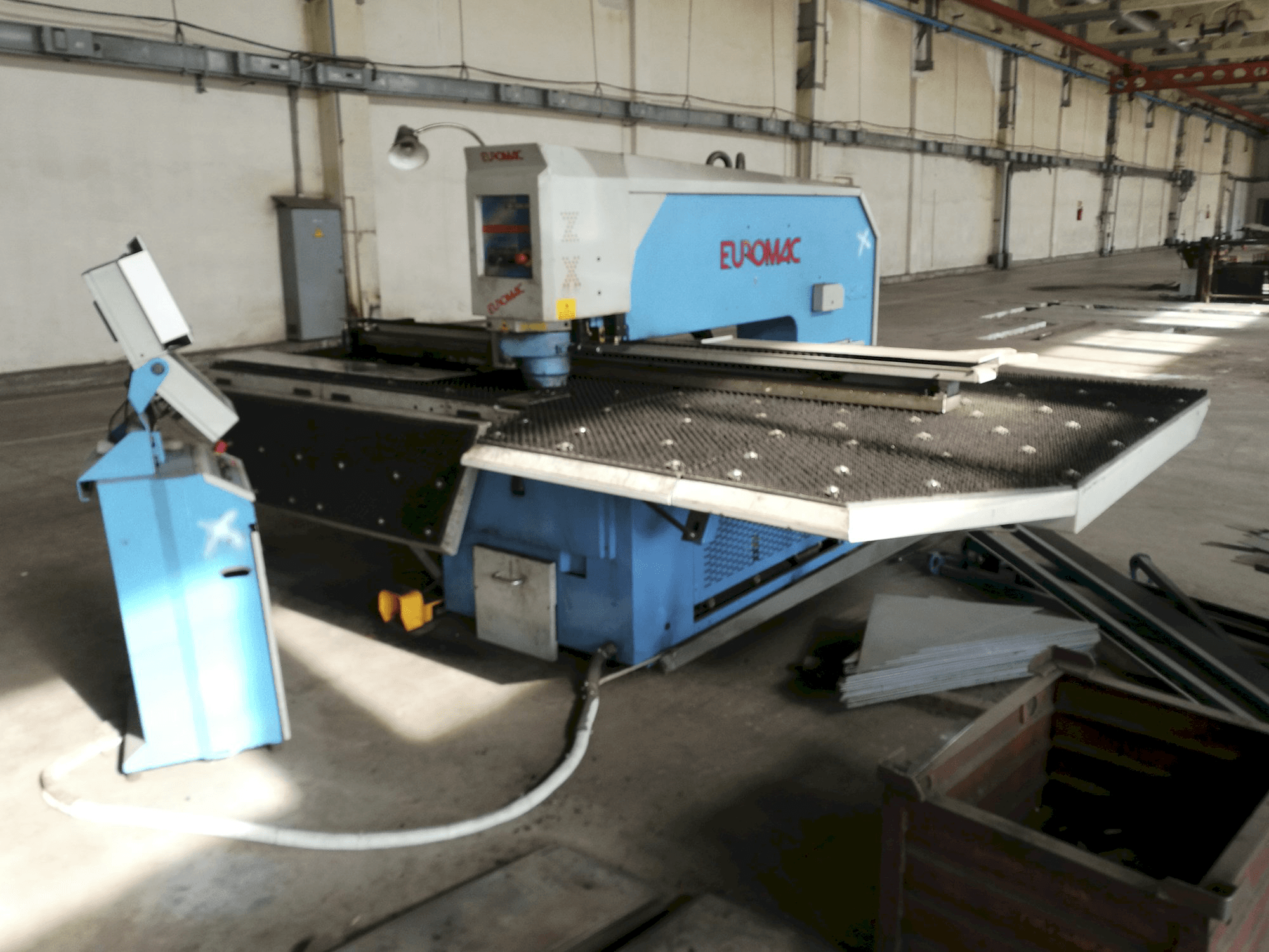 Recht aanzicht van Euromac ZX 1250/30 machine