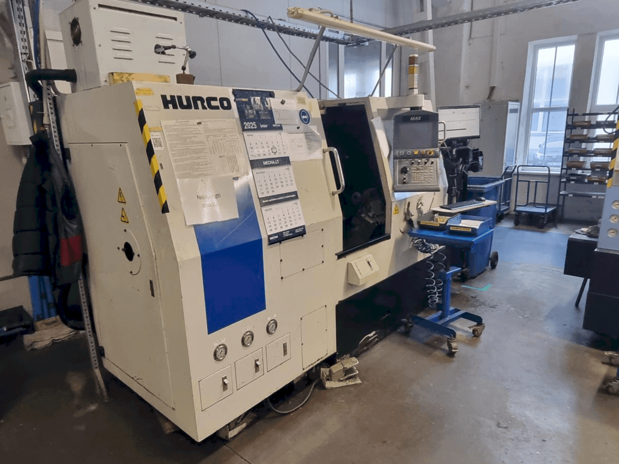 Vooraanzicht van Hurco TMM8 machine