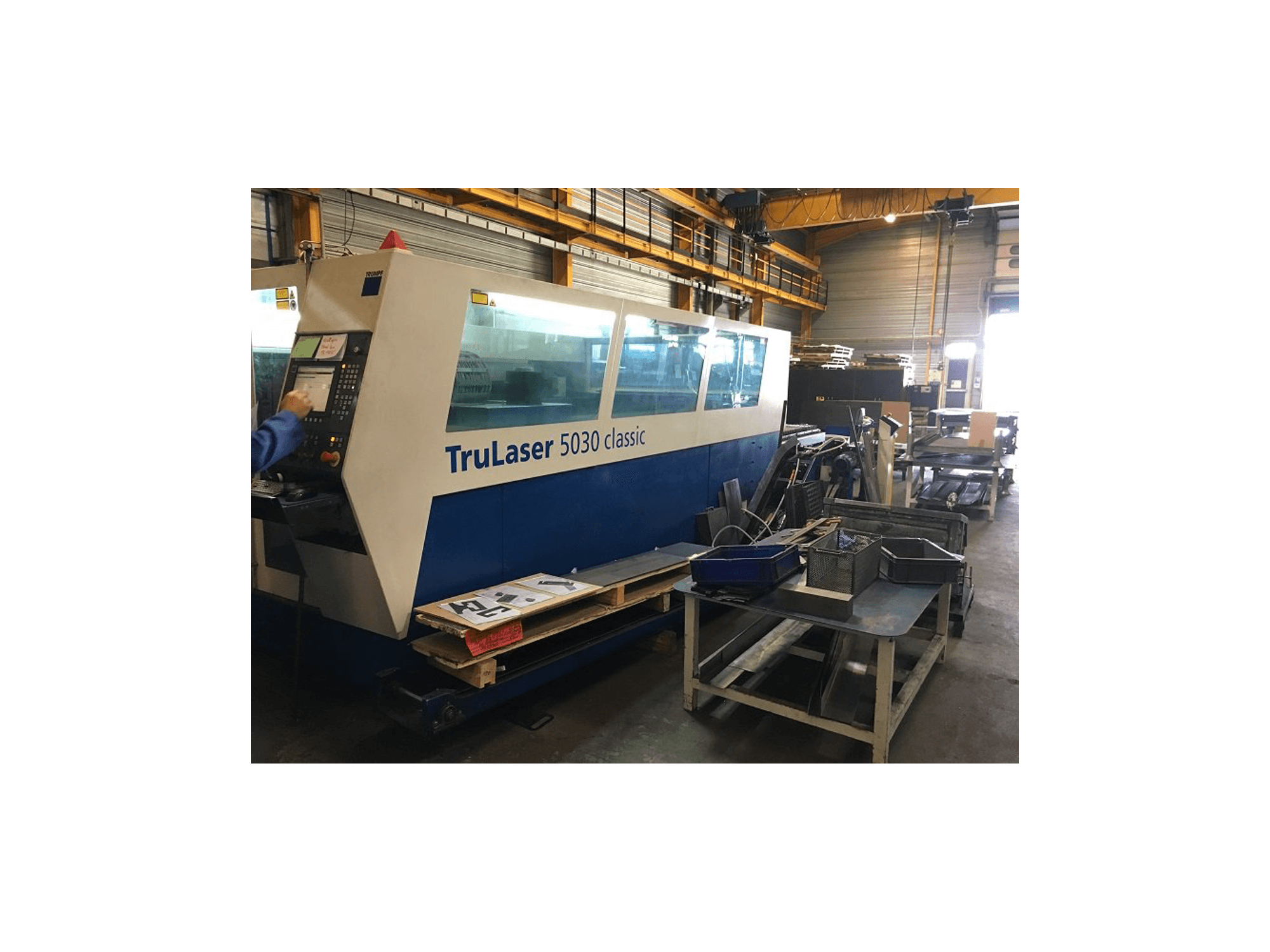 Links zicht van Trumpf Trumatic L5030 machine