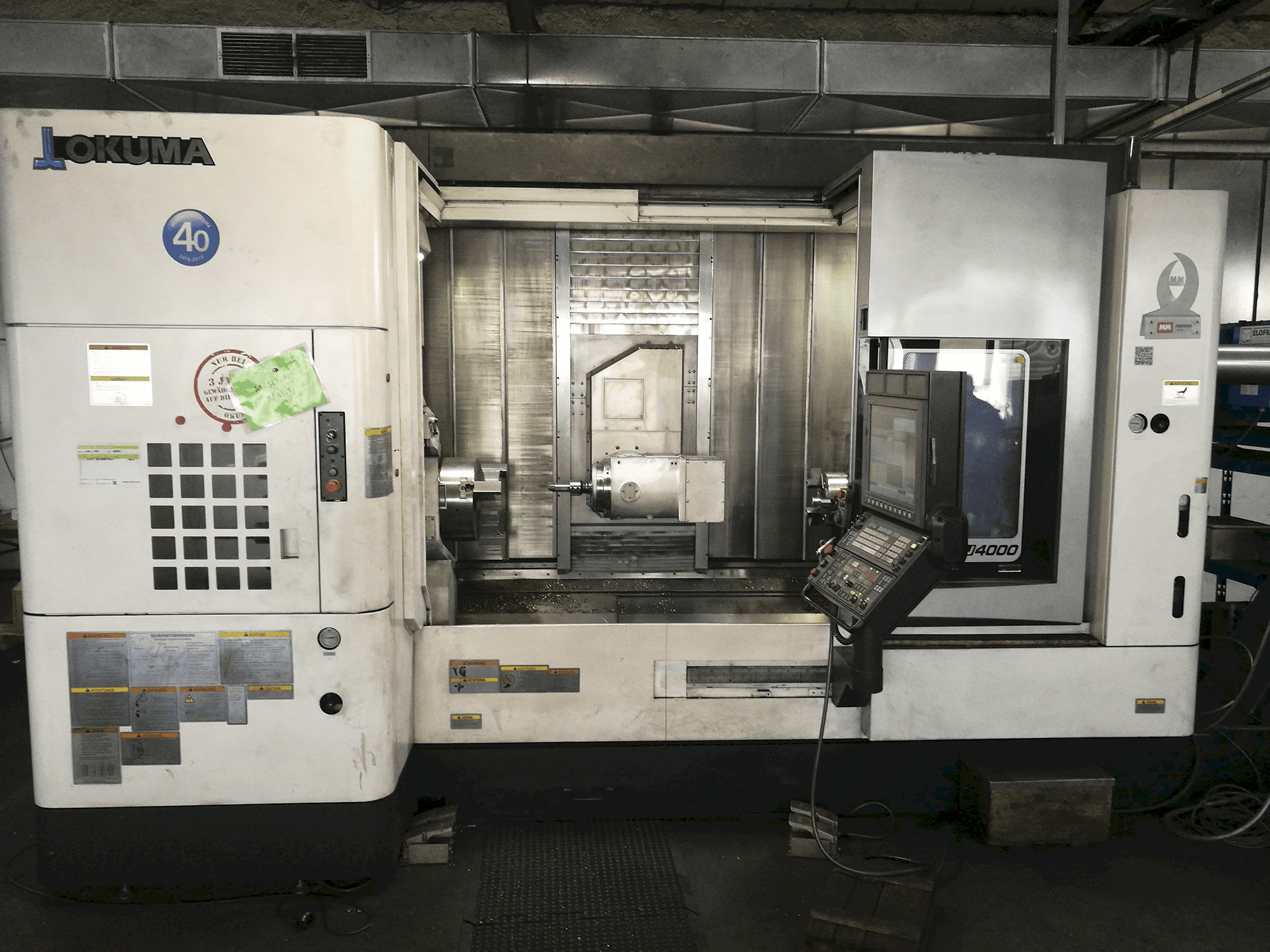 Vooraanzicht van Okuma MULTUS U4000 machine